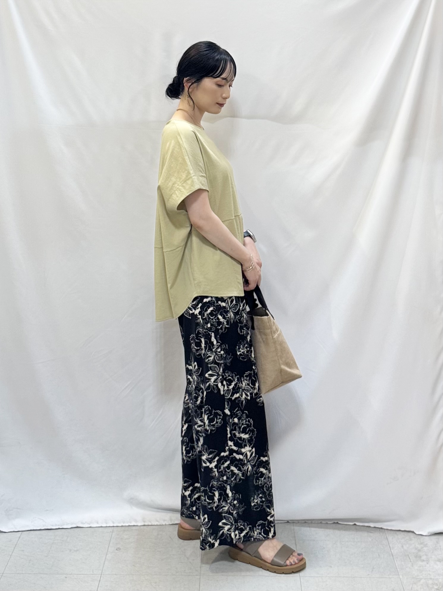 𝐇𝐢𝐫𝐨𝐦𝐢さんの「SHOO･LA･RUE｜【洗濯機可/セットアップ可】軽凛(かろりん) シンプル上品 ひんやり切替コクーントップス」を使ったコーディネート