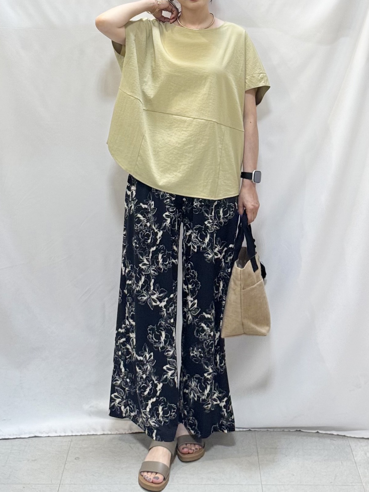 𝐇𝐢𝐫𝐨𝐦𝐢さんの「SHOO･LA･RUE｜【洗濯機可/セットアップ可】軽凛(かろりん) シンプル上品 ひんやり切替コクーントップス」を使ったコーディネート