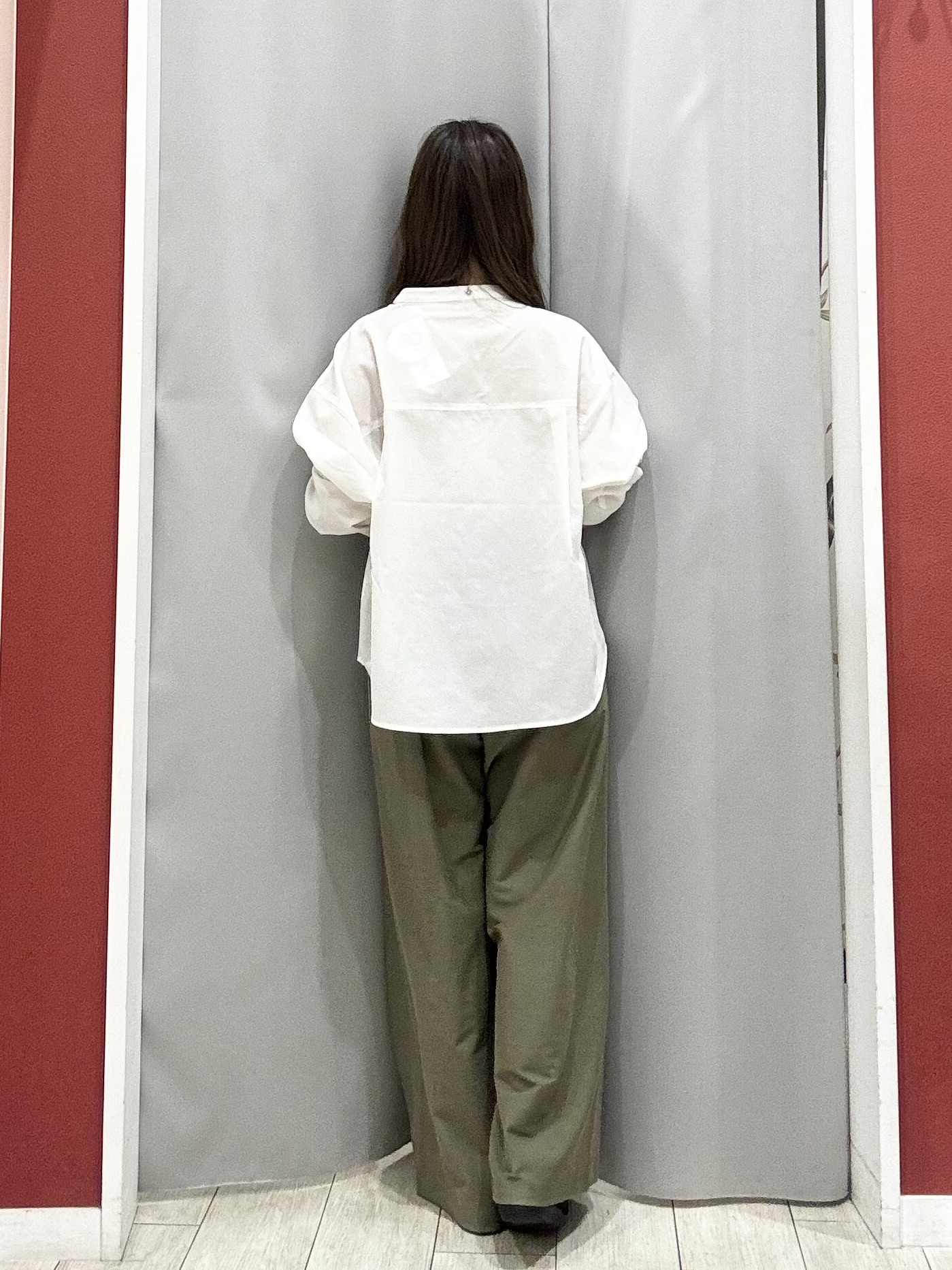 shioさんの「SHOO･LA･RUE｜【通気性〇/S-LL/洗濯機可】さらりと心地よい。ノーカラーシャツ」を使ったコーディネート