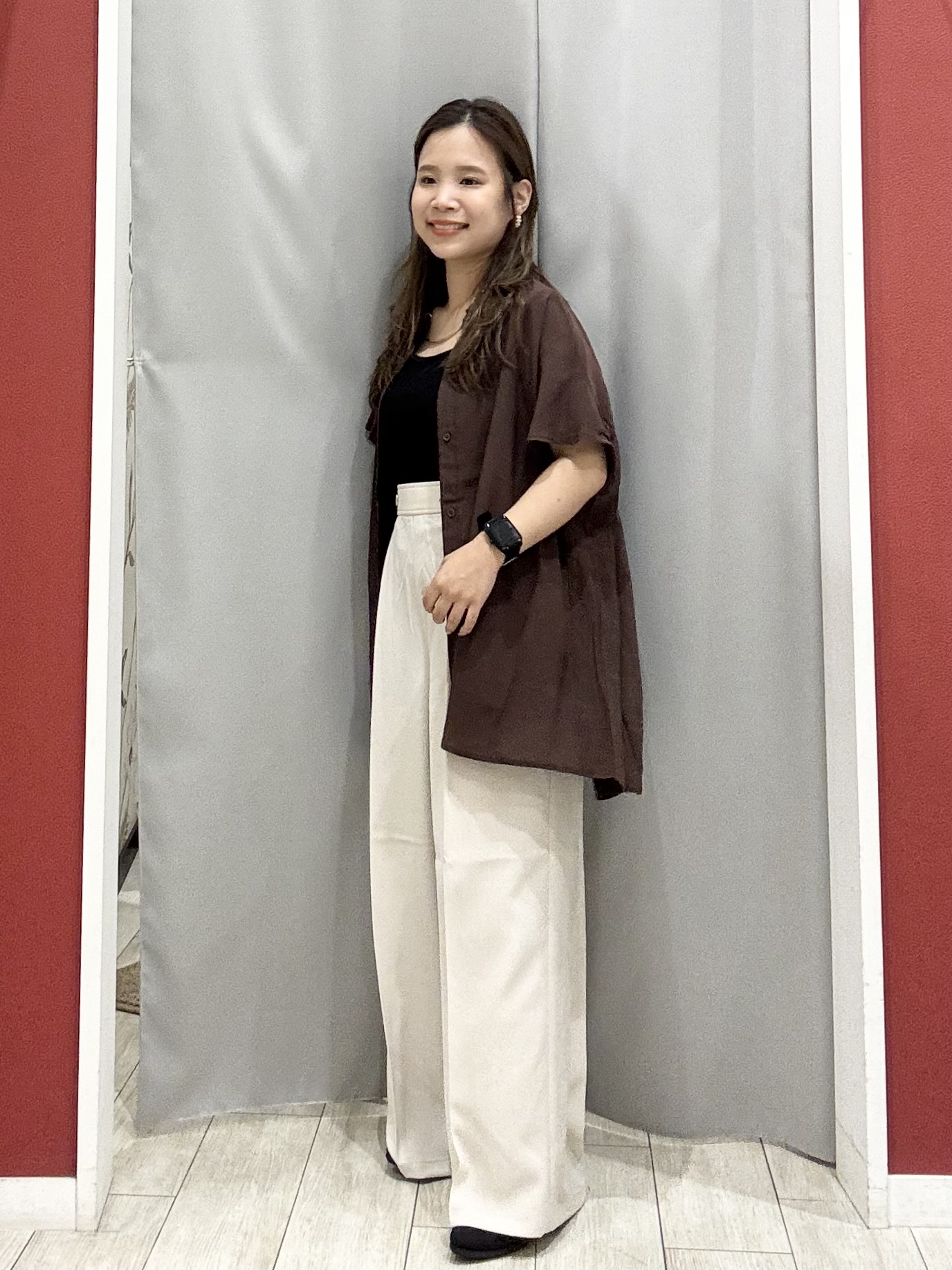 shioさんの「SHOO･LA･RUE｜【ひんやり/UV】ほんのりシアーで上品な バックギャザーブラウス」を使ったコーディネート