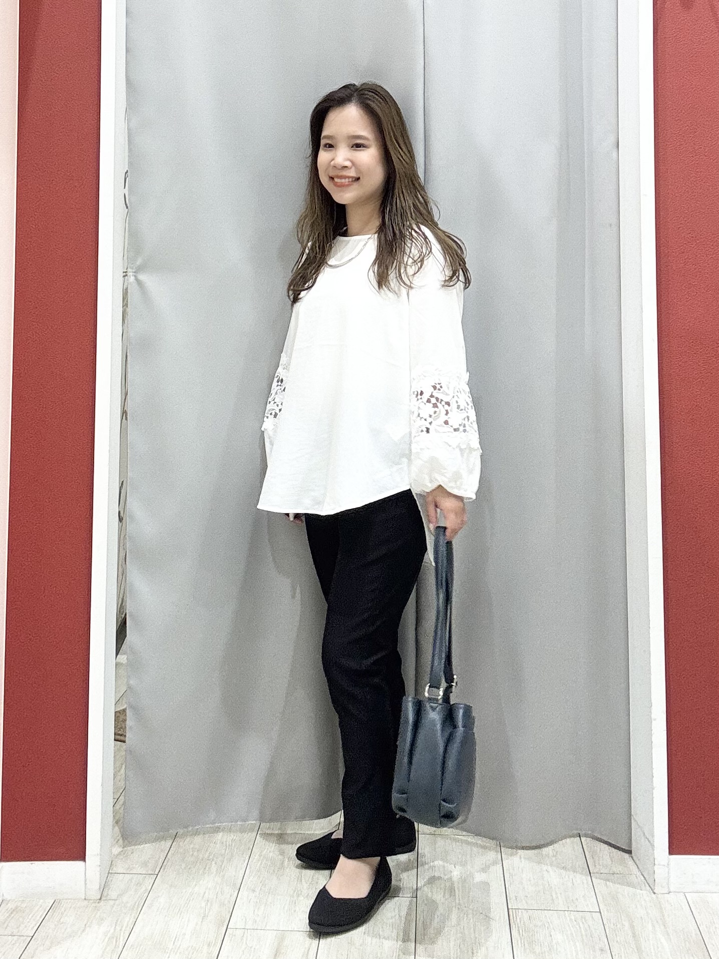 shioさんの「SHOO･LA･RUE｜【洗濯機可/S-LL/洗濯後しわになりにくい】お袖レースデザインブラウス」を使ったコーディネート