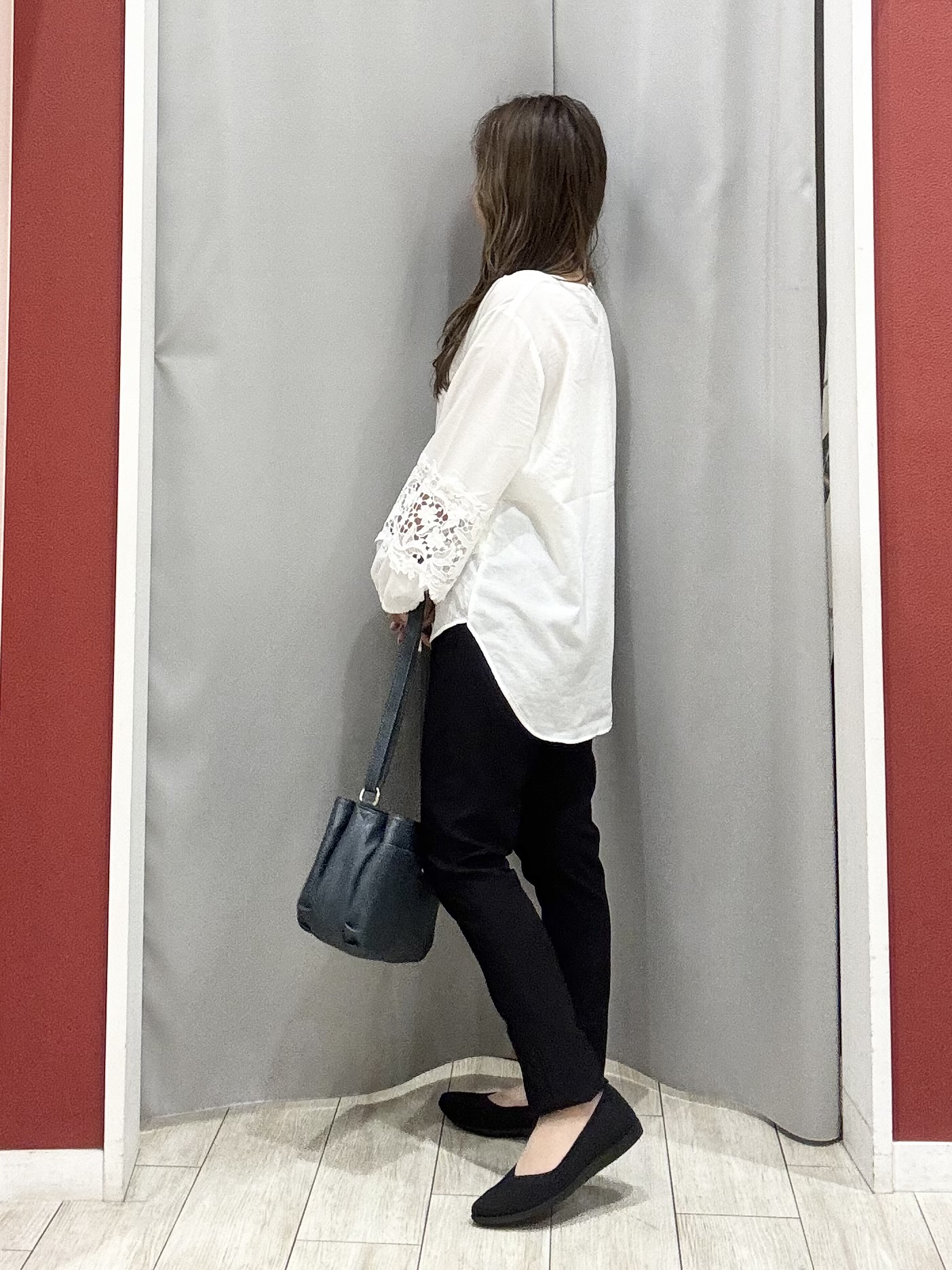 shioさんの「SHOO･LA･RUE｜【洗濯機可/S-LL/洗濯後しわになりにくい】お袖レースデザインブラウス」を使ったコーディネート