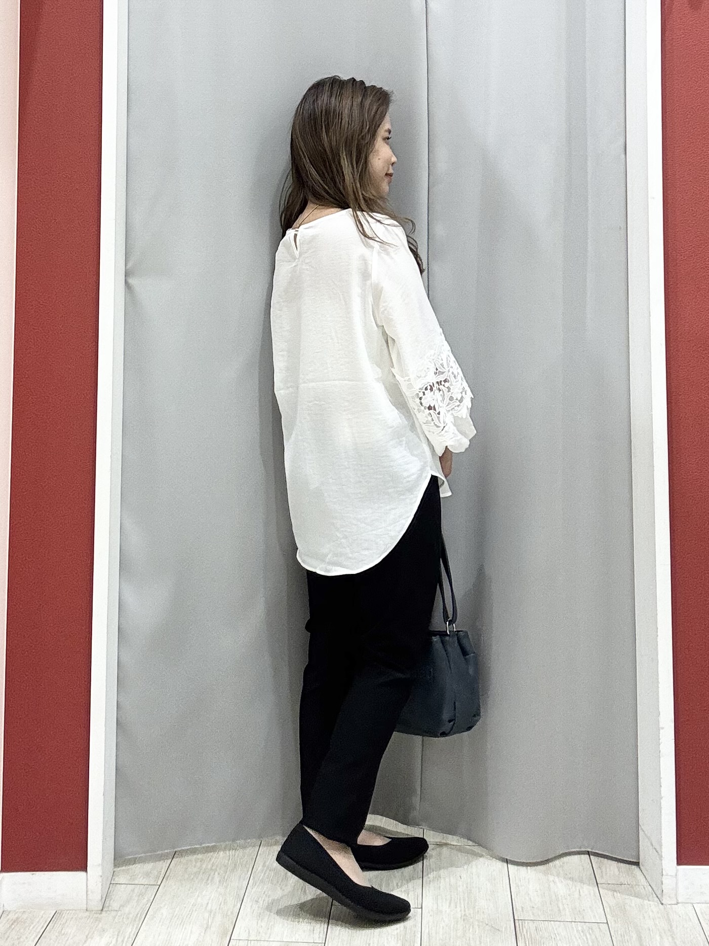 shioさんの「SHOO･LA･RUE｜【洗濯機可/S-LL/洗濯後しわになりにくい】お袖レースデザインブラウス」を使ったコーディネート