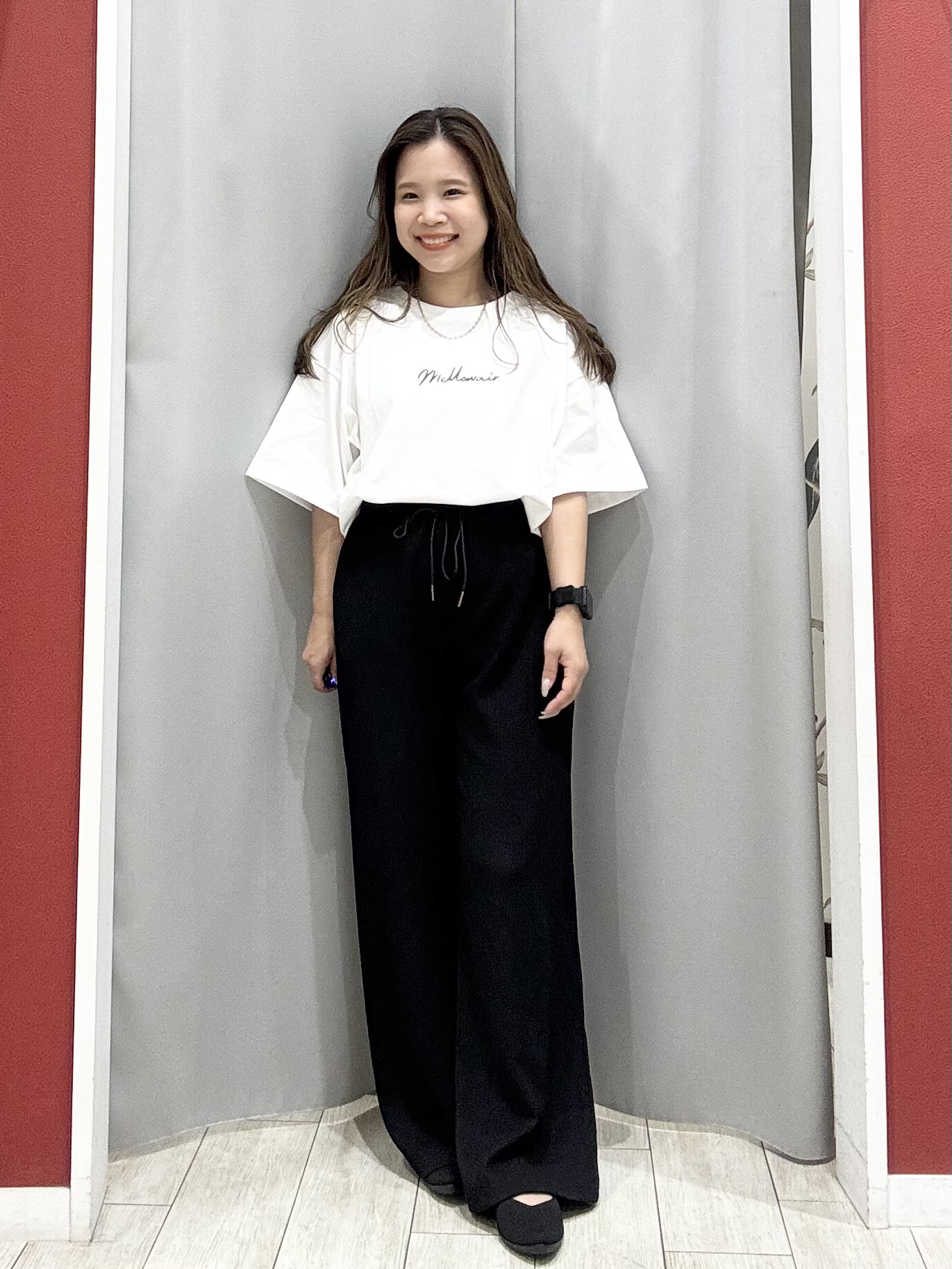 shioさんの「SHOO･LA･RUE｜【S-LL/洗濯機可】大人っぽく着られる ジェルロゴプリントTシャツ」を使ったコーディネート
