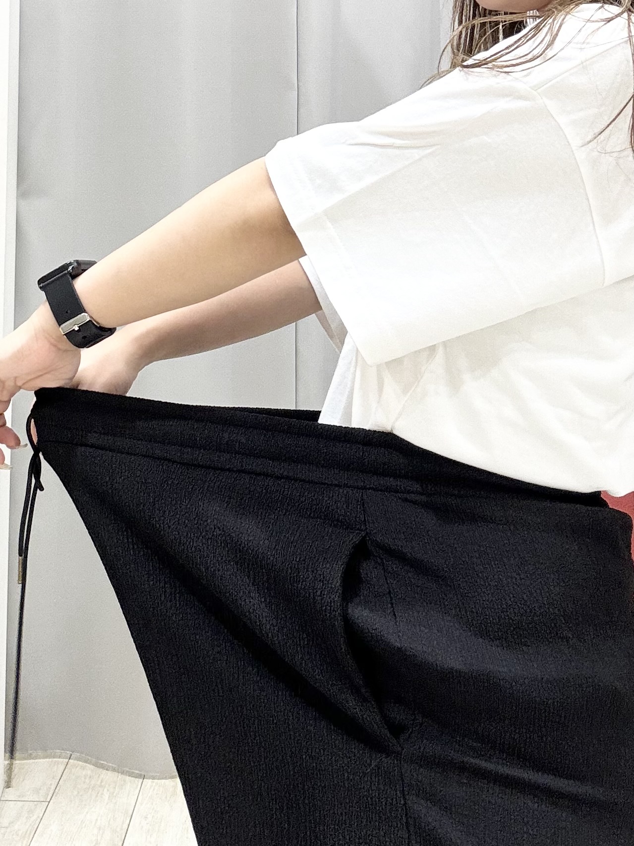 shioさんの「SHOO･LA･RUE｜【S-LL/洗濯機可】大人っぽく着られる ジェルロゴプリントTシャツ」を使ったコーディネート