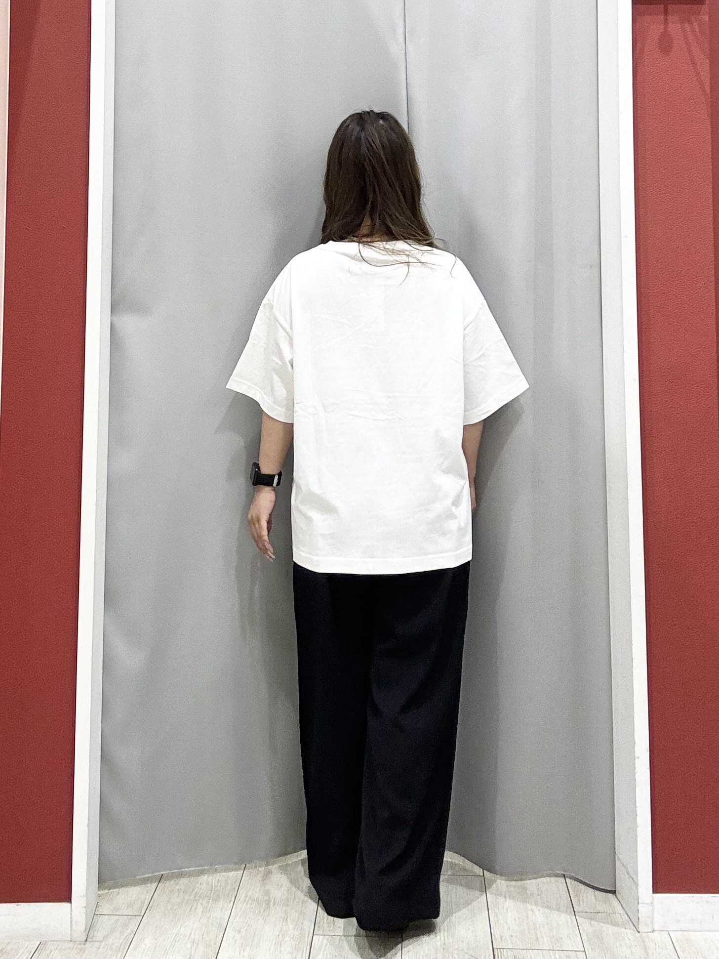 shioさんの「SHOO･LA･RUE｜【S-LL/洗濯機可】大人っぽく着られる ジェルロゴプリントTシャツ」を使ったコーディネート