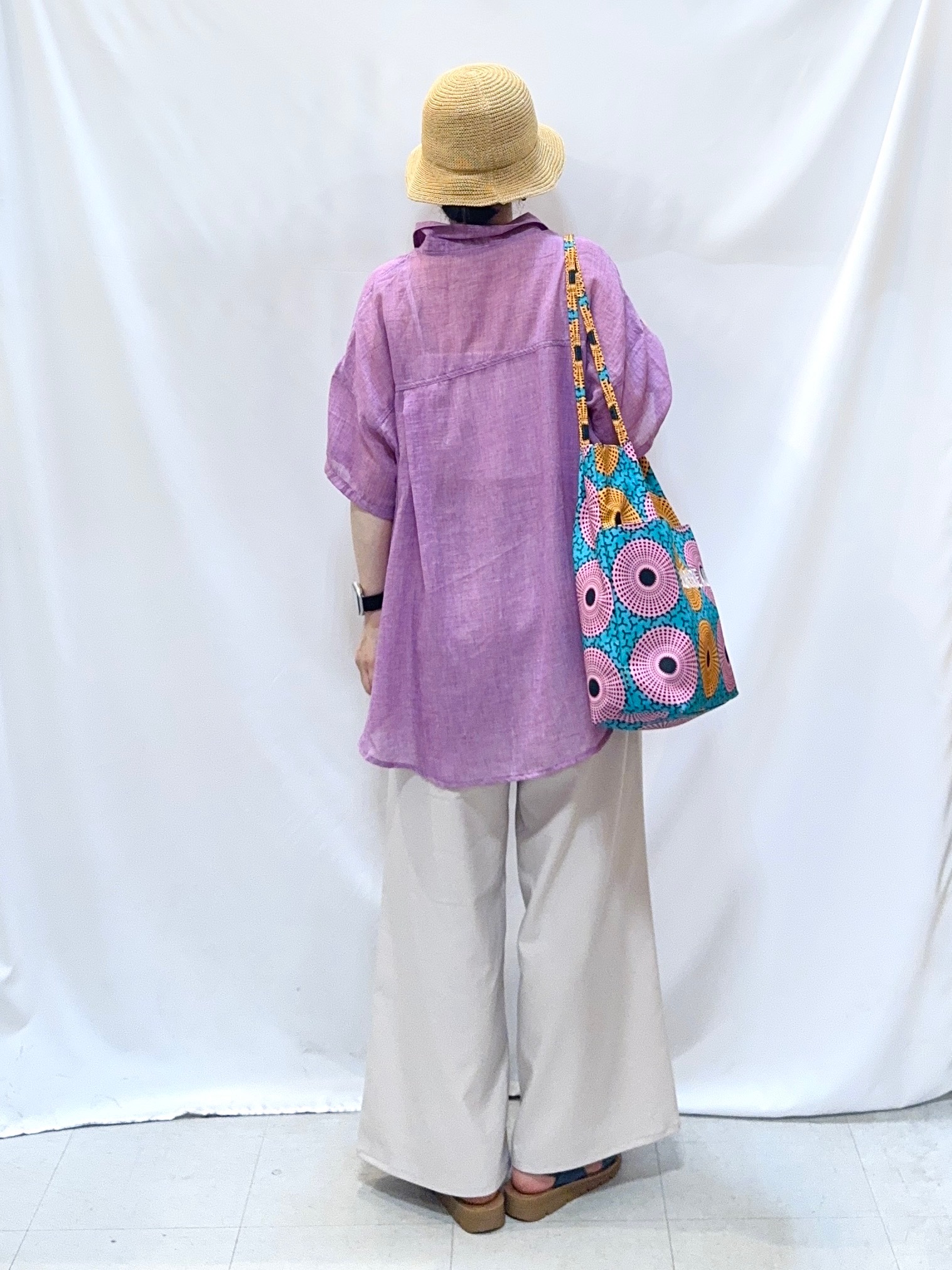 𝐇𝐢𝐫𝐨𝐦𝐢さんの「SHOO･LA･RUE｜ヒップがすっぽり隠れる やわらか5分袖シアーシャツ」を使ったコーディネート