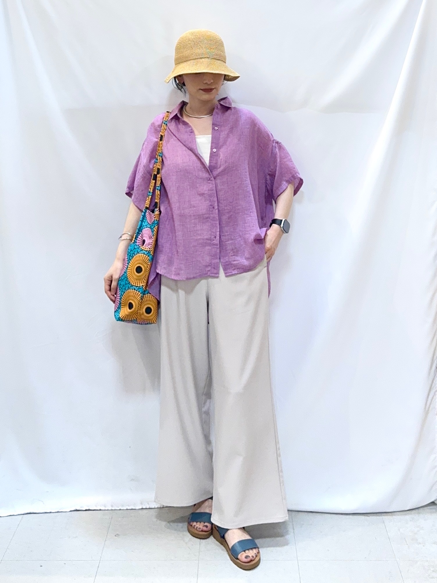 𝐇𝐢𝐫𝐨𝐦𝐢さんの「SHOO･LA･RUE｜ヒップがすっぽり隠れる やわらか5分袖シアーシャツ」を使ったコーディネート