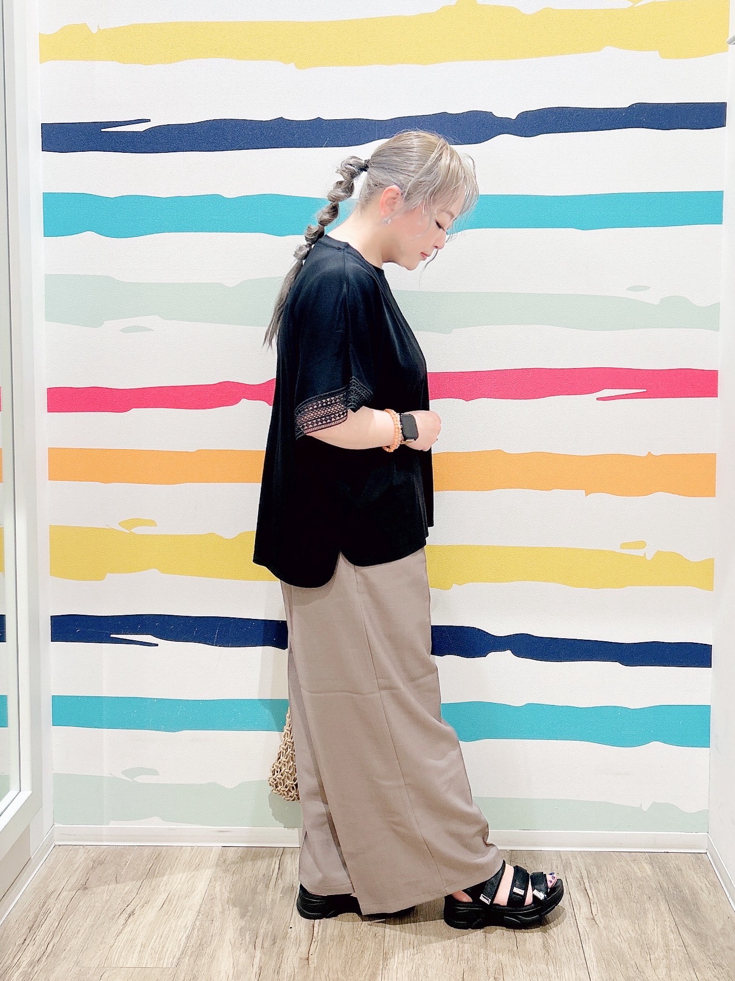 Peeさんの「SHOO･LA･RUE｜【ひんやり/UV/体型カバー】ヒップ周りが隠せる お袖レースTシャツ」を使ったコーディネート