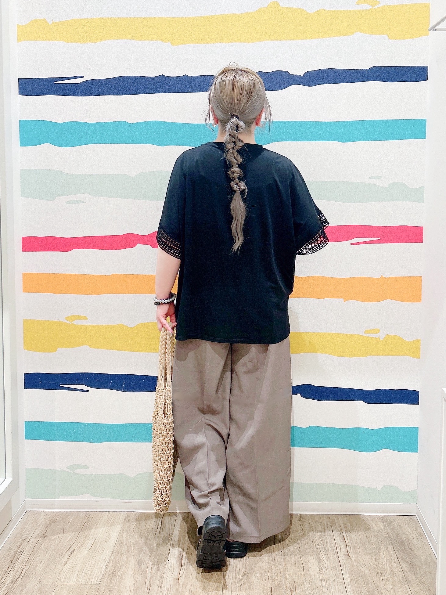 Peeさんの「SHOO･LA･RUE｜【ひんやり/UV/体型カバー】ヒップ周りが隠せる お袖レースTシャツ」を使ったコーディネート