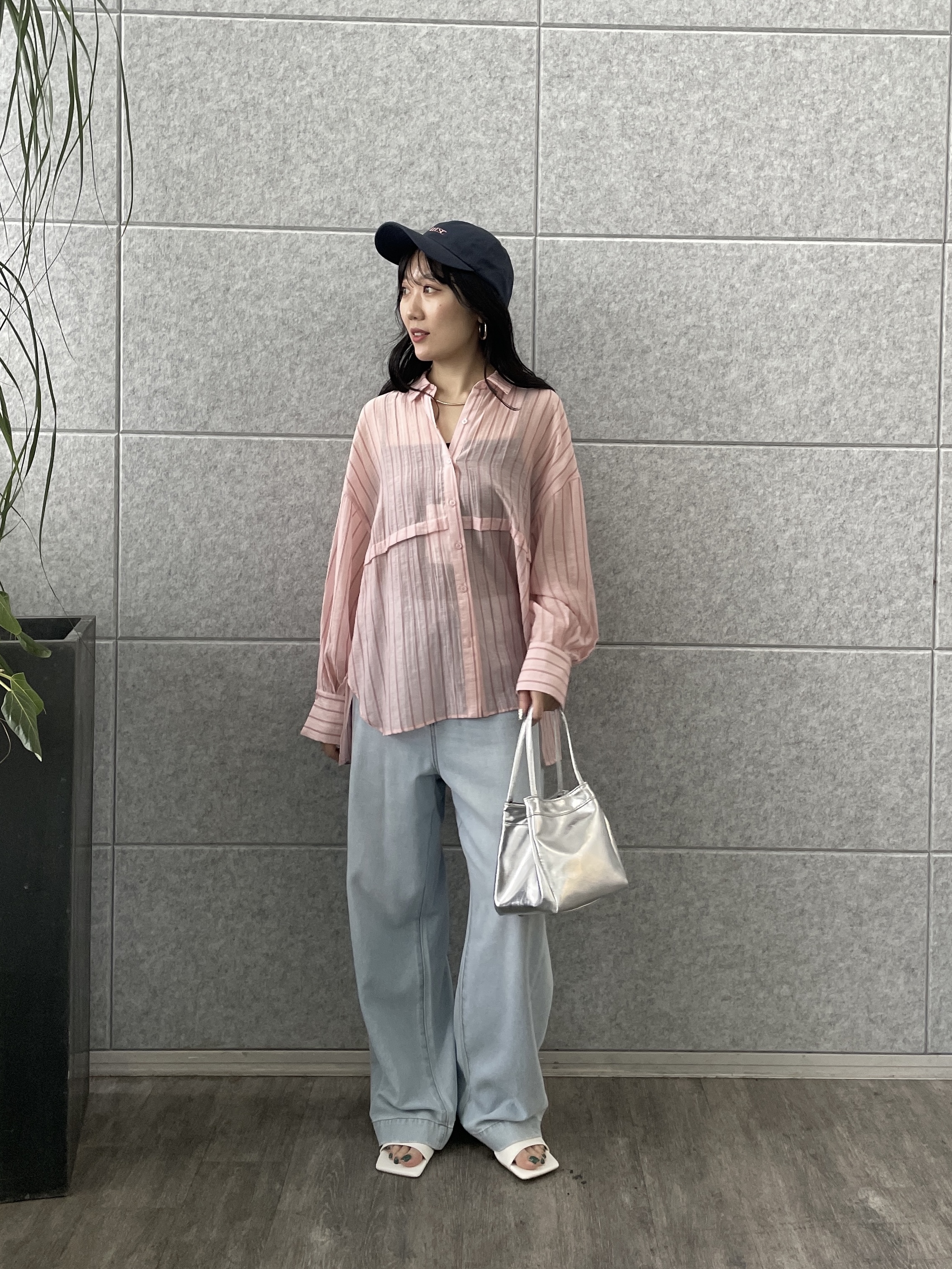 rinaさんの「INDIVI｜シアーストライプ 切替タックシャツ」を使ったコーディネート