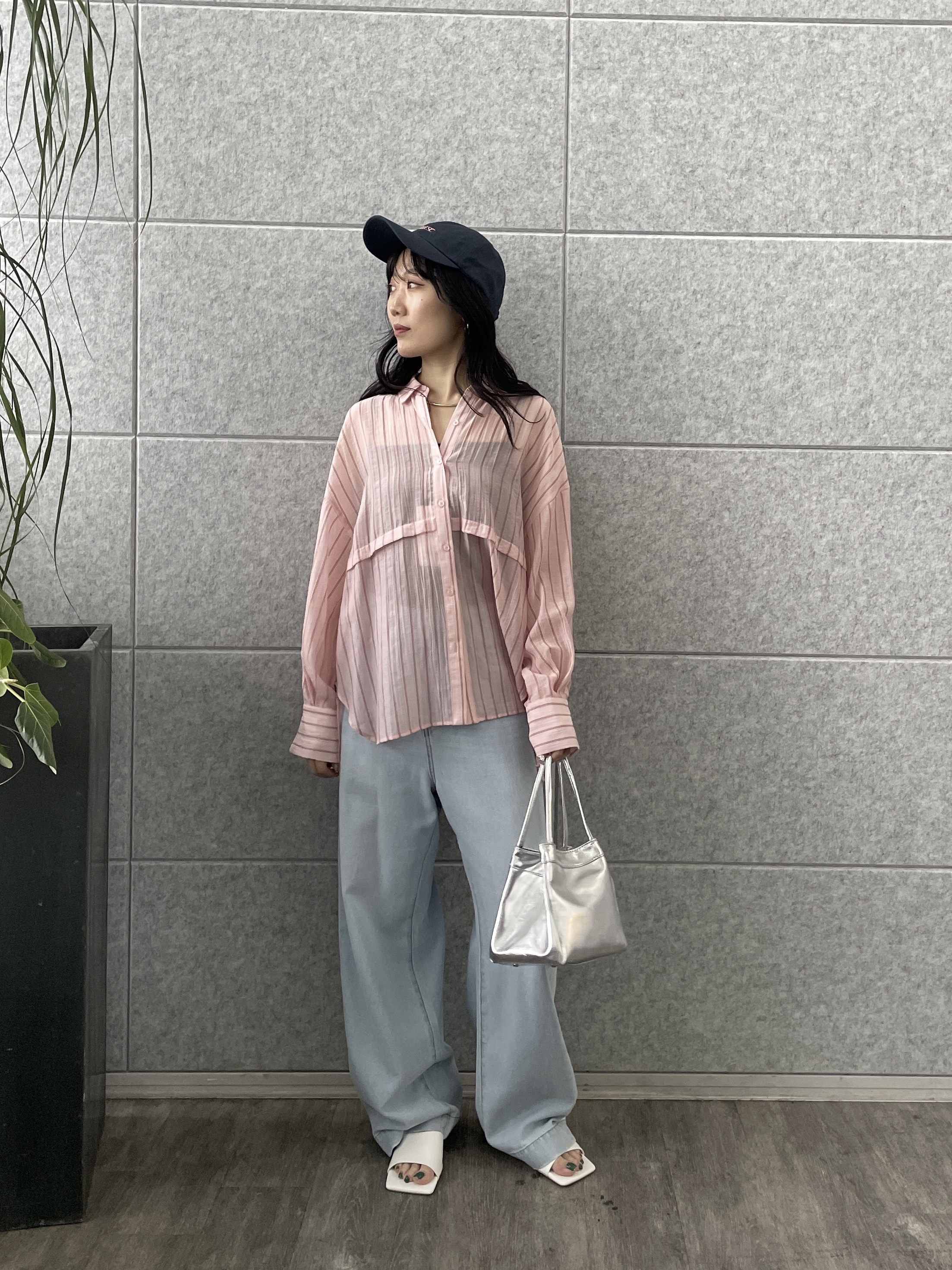 rinaさんの「INDIVI｜シアーストライプ 切替タックシャツ」を使ったコーディネート