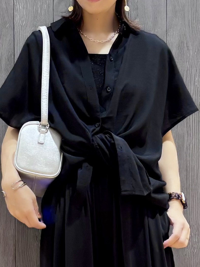 meiさんの「SHOO･LA･RUE｜【ひんやり/UV】ほんのりシアーで上品な バックギャザーブラウス」を使ったコーディネート