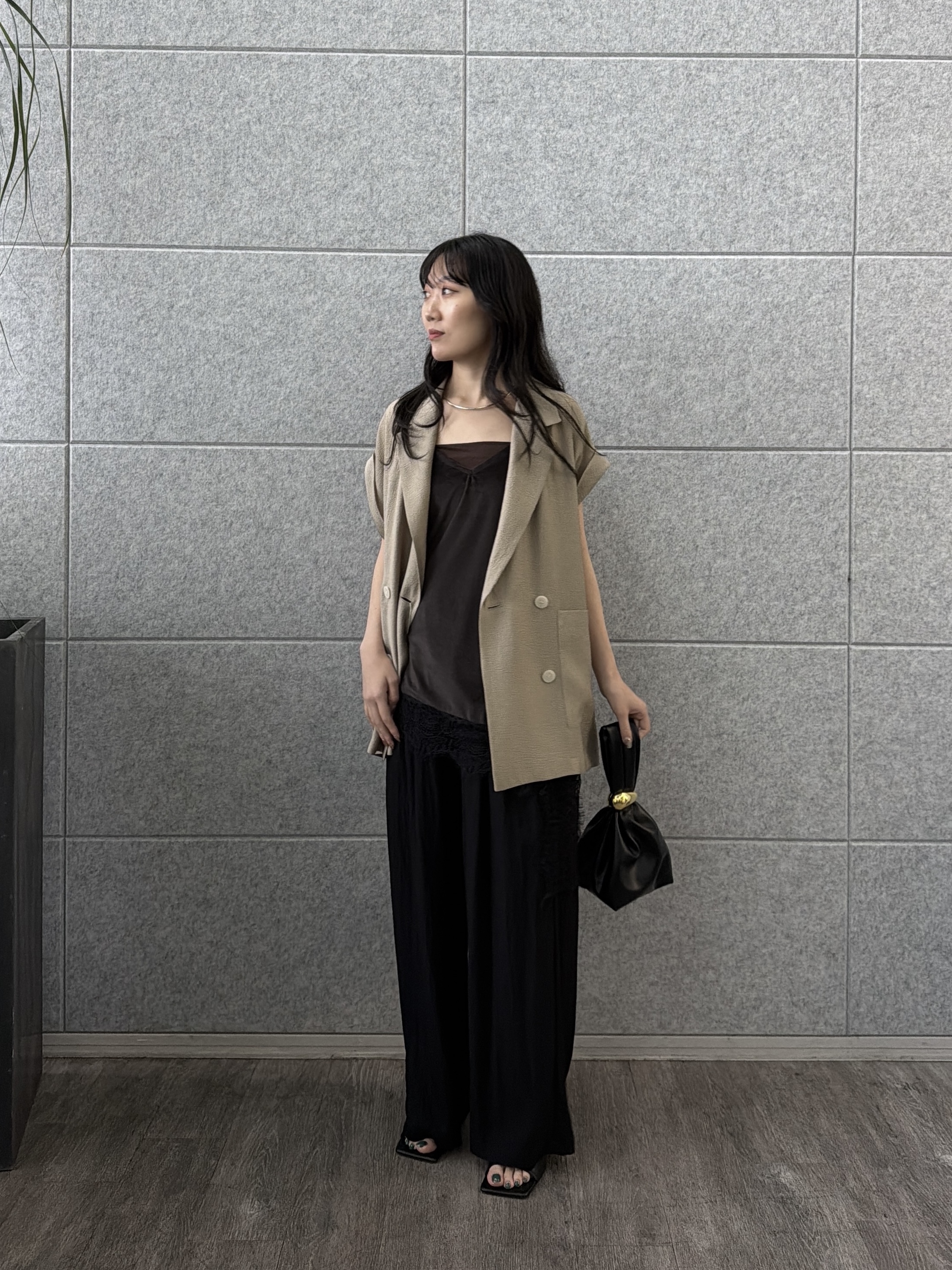 rinaさんの「INDIVI｜ワッシャーシアー半袖ダブルジャケット」を使ったコーディネート