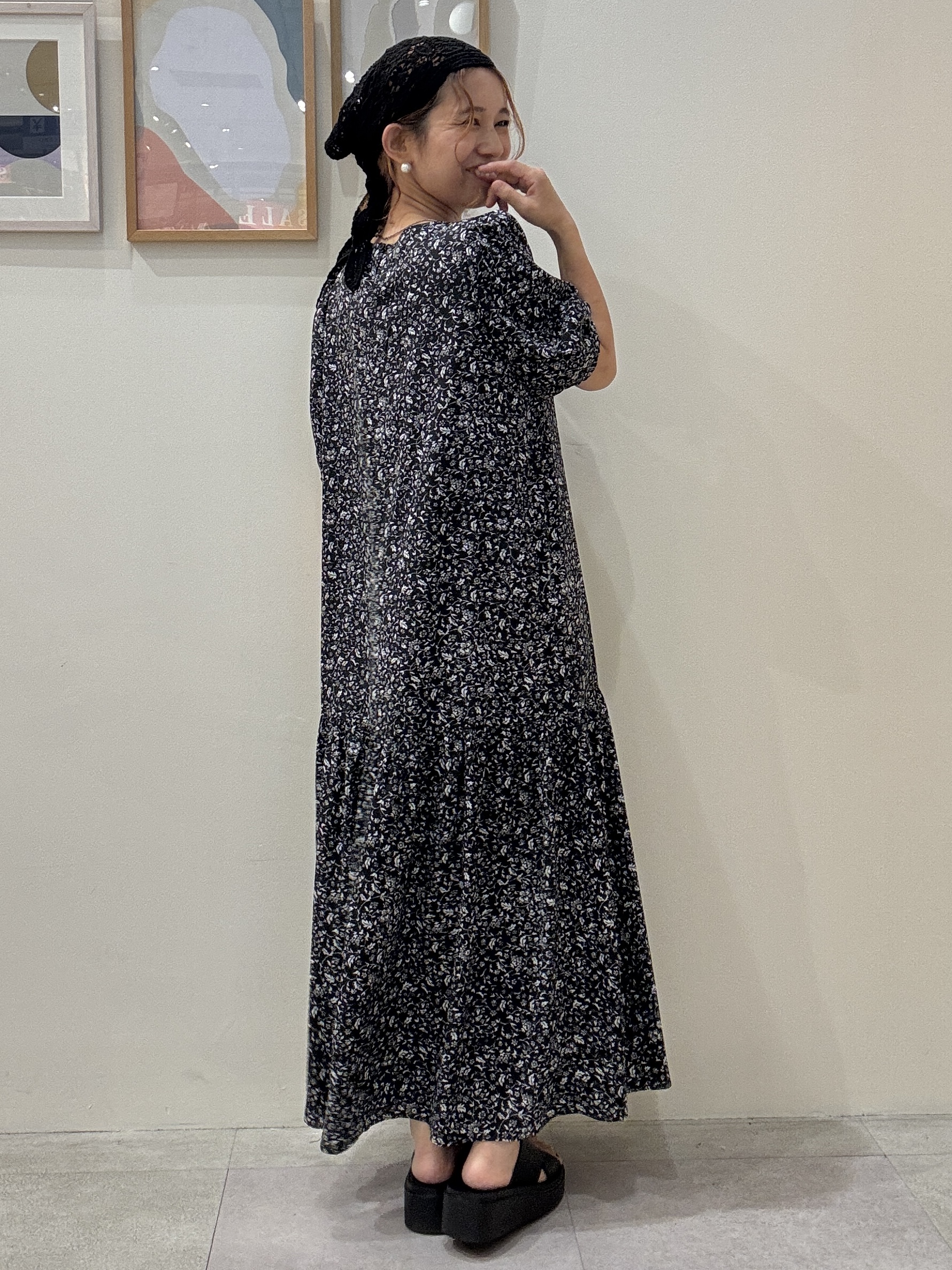 たけぴさんの「SHOO･LA･RUE｜花柄ティアードワンピース」を使ったコーディネート