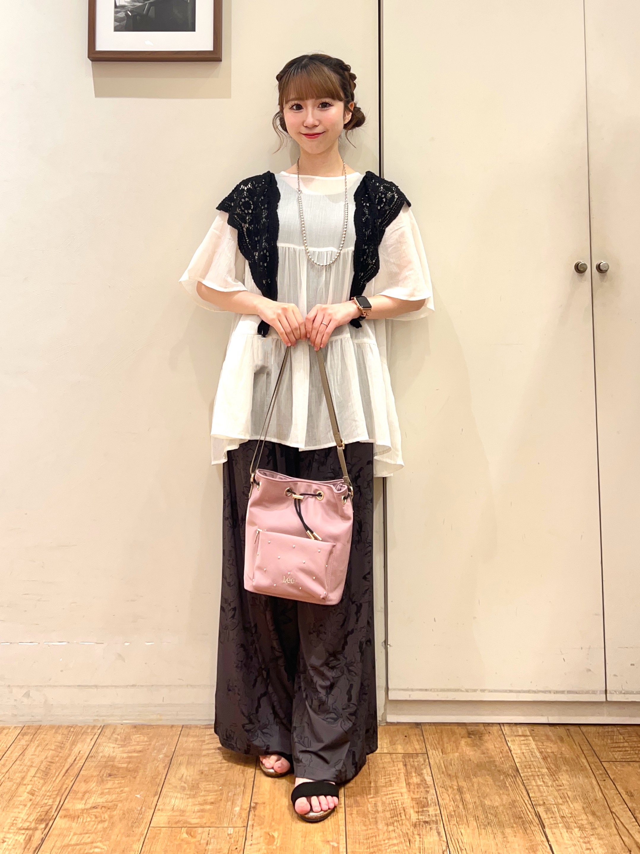 AIRIさんの「SHOO･LA･RUE｜【洗濯機可/S-LL】インせず着られる シアー素材が上品なティアードブラウス」を使ったコーディネート
