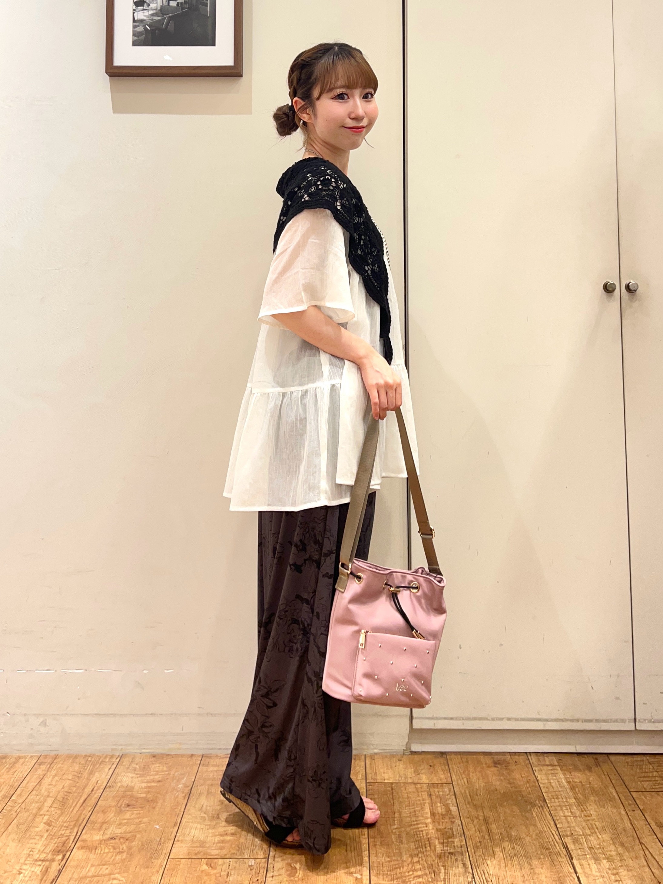 AIRIさんの「SHOO･LA･RUE｜【洗濯機可/S-LL】インせず着られる シアー素材が上品なティアードブラウス」を使ったコーディネート