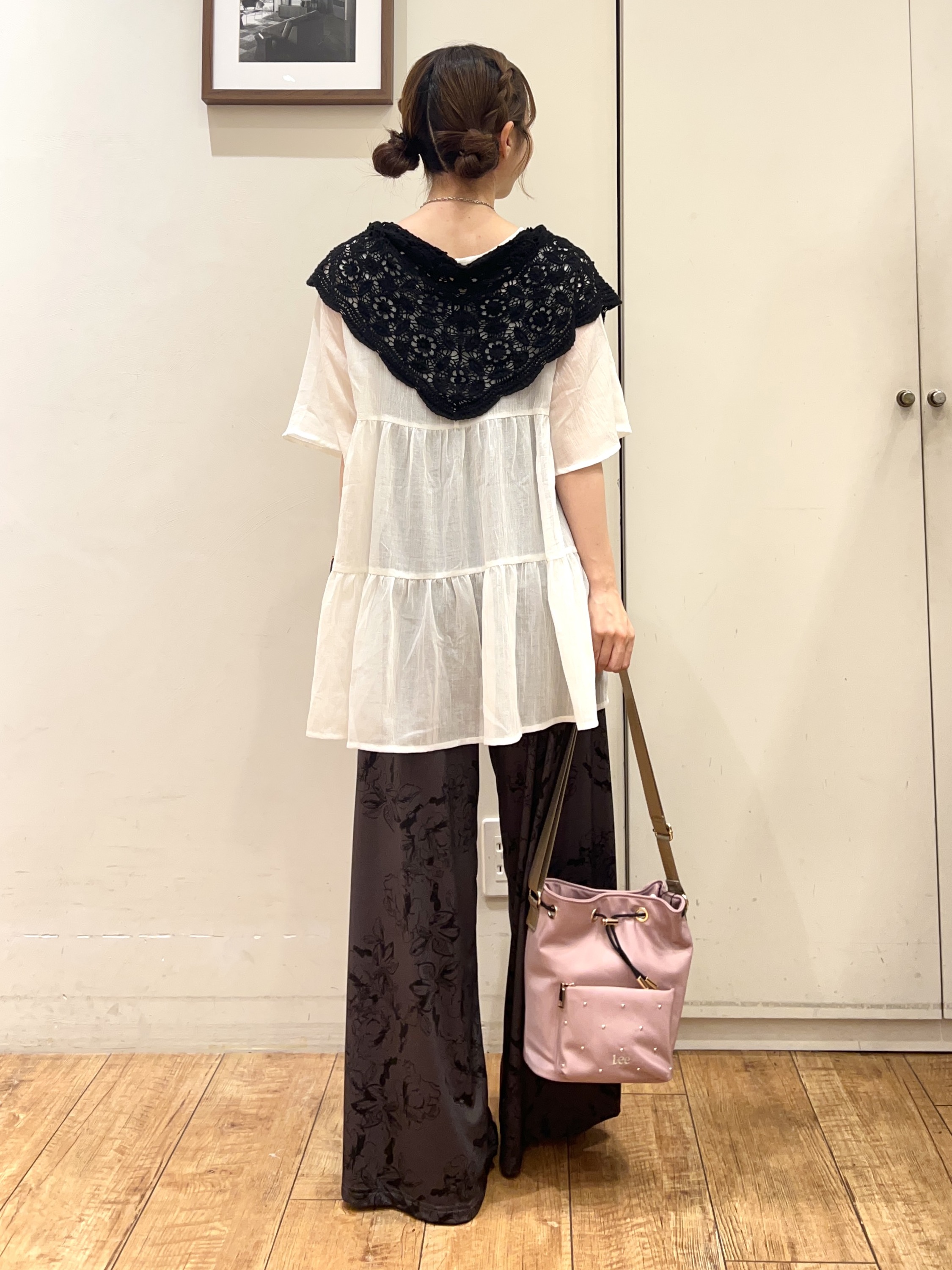 AIRIさんの「SHOO･LA･RUE｜【洗濯機可/S-LL】インせず着られる シアー素材が上品なティアードブラウス」を使ったコーディネート