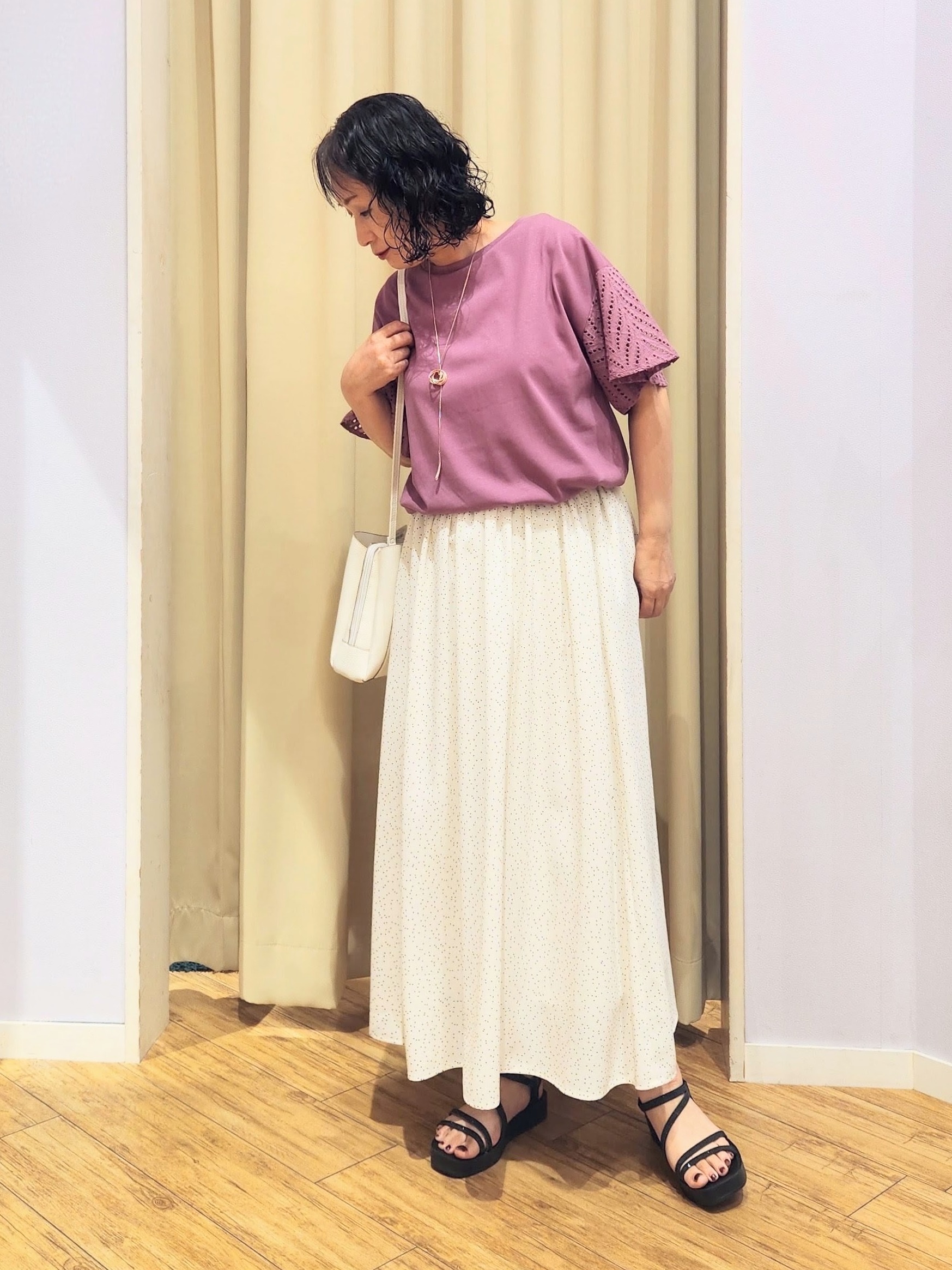 くまさんの「SHOO･LA･RUE｜【汗じみ防止/ひんやり/体型カバー】真夏の味方。 汗じみが気になりにくい お袖レースフレアTシャツ」を使ったコーディネート
