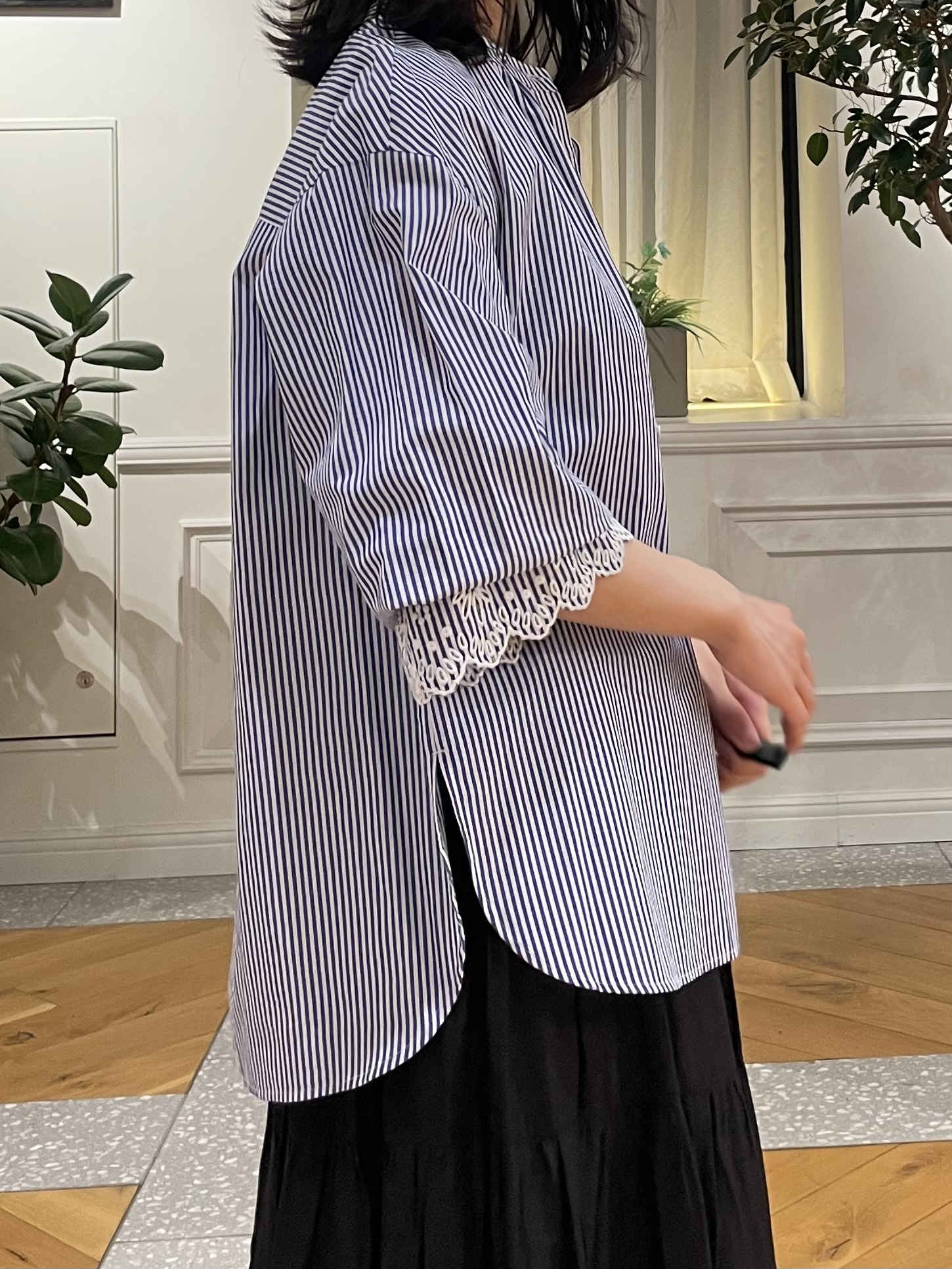 Lilyさんの「DRESSTERIOR｜エンブロイダリースリーブ ブラウス」を使ったコーディネート