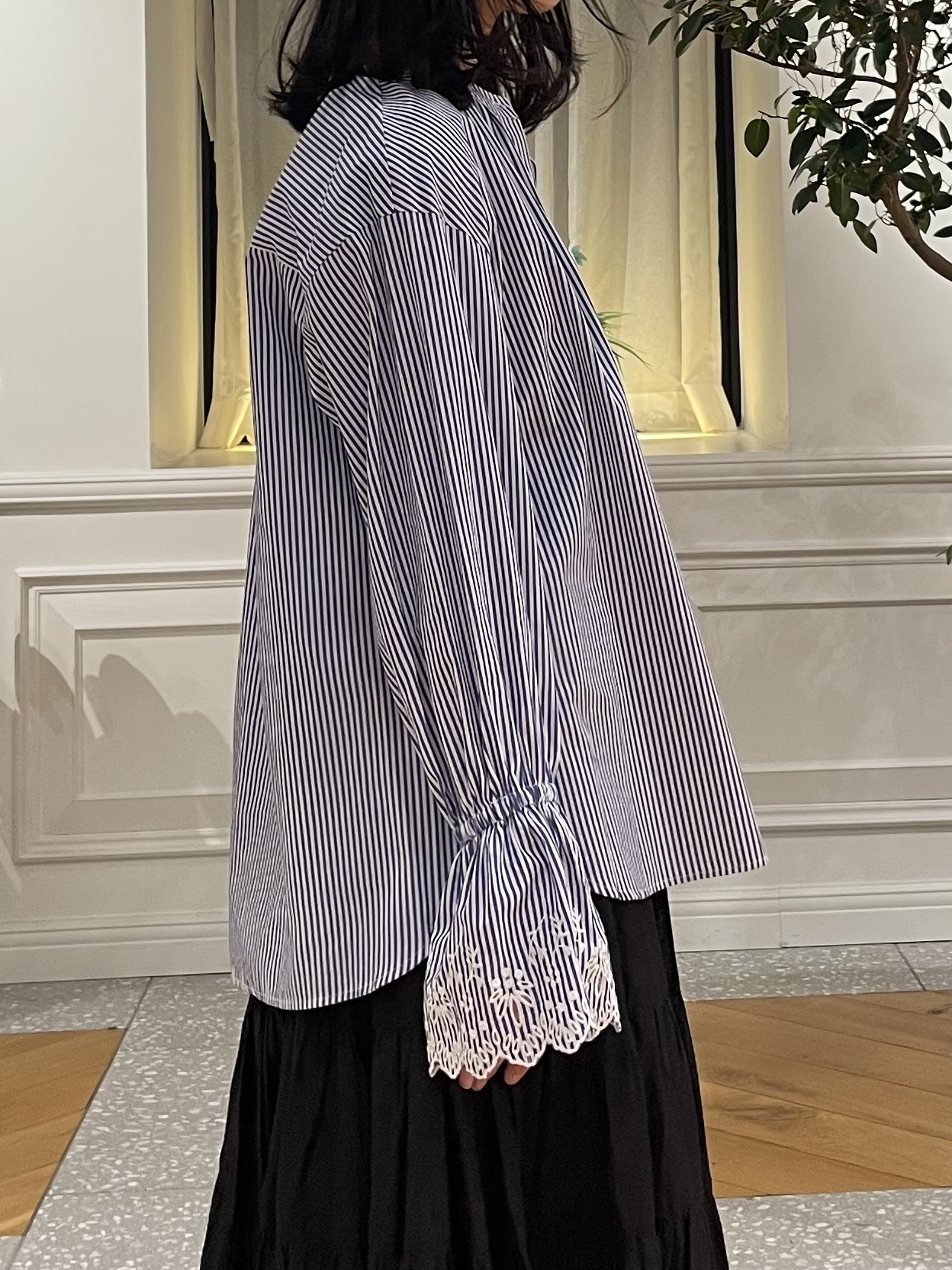 Lilyさんの「DRESSTERIOR｜エンブロイダリースリーブ ブラウス」を使ったコーディネート