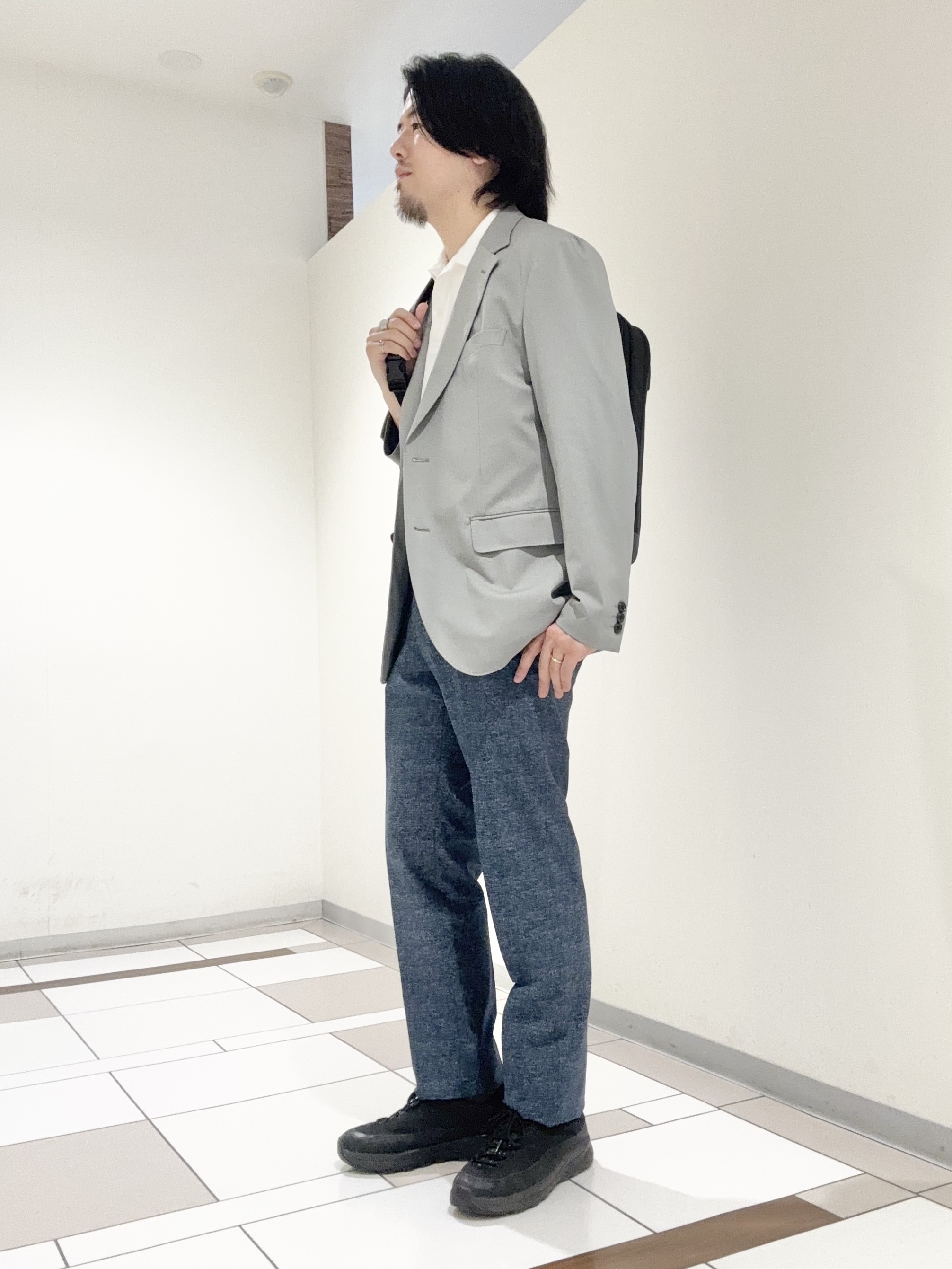 及川さんの「TAKEO KIKUCHI｜【360&deg;ストレッチ／軽量】None Of Stress ライト ジャケット（セットアップ対応）」を使ったコーディネート