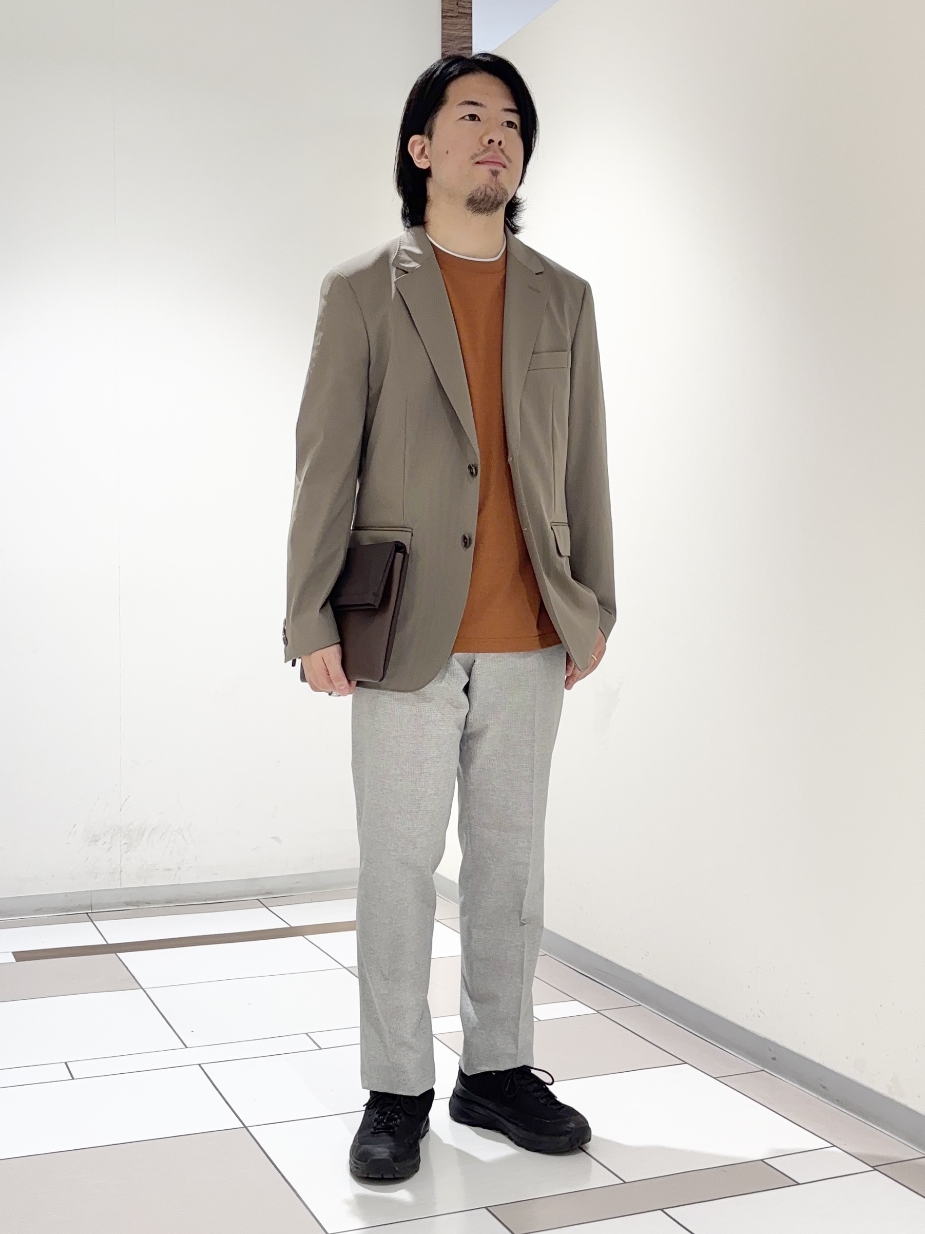 及川さんの「TAKEO KIKUCHI｜【360&deg;ストレッチ／軽量】None Of Stress ライト ジャケット（セットアップ対応）」を使ったコーディネート