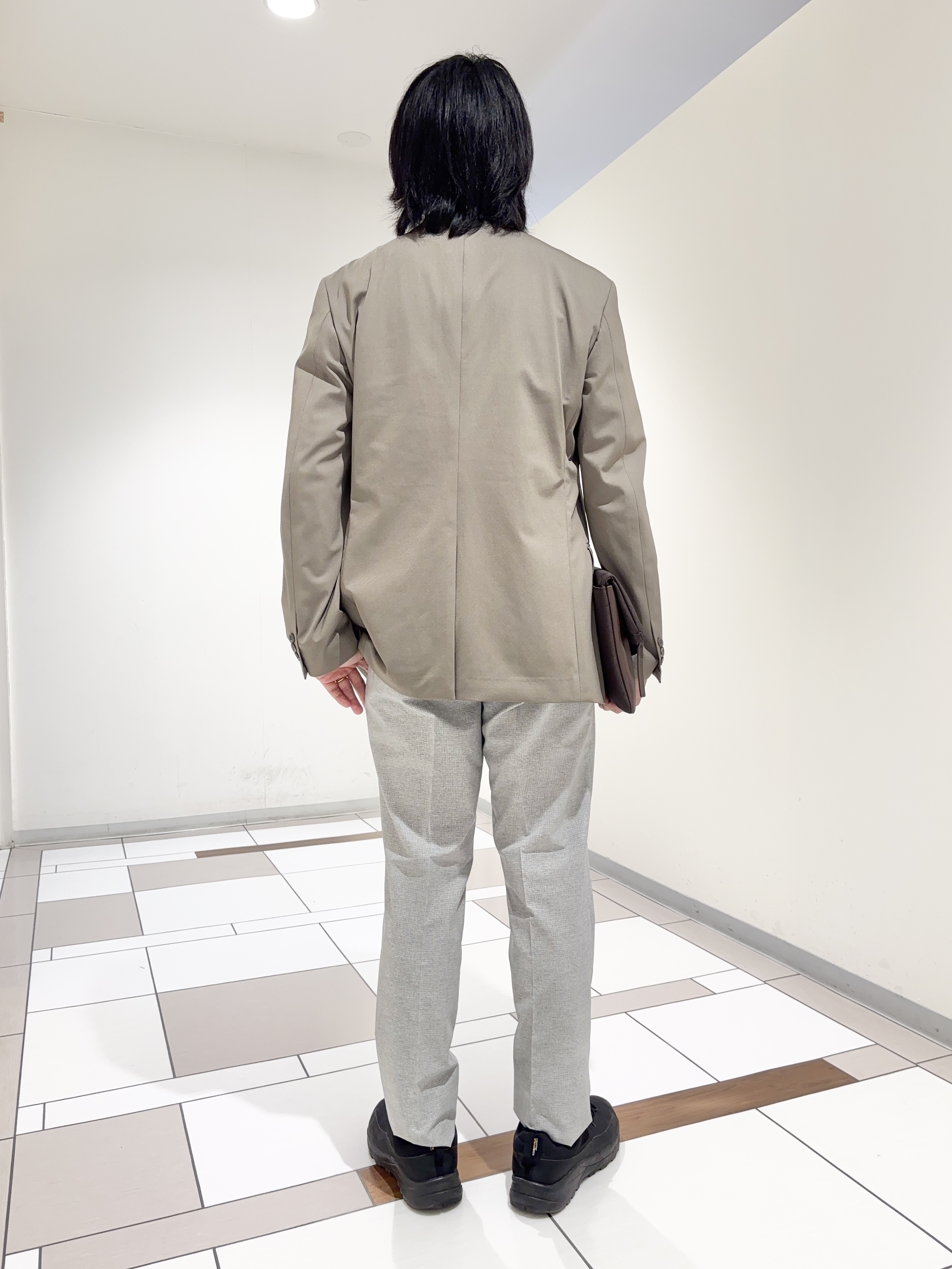 及川さんの「TAKEO KIKUCHI｜【360&deg;ストレッチ／軽量】None Of Stress ライト ジャケット（セットアップ対応）」を使ったコーディネート