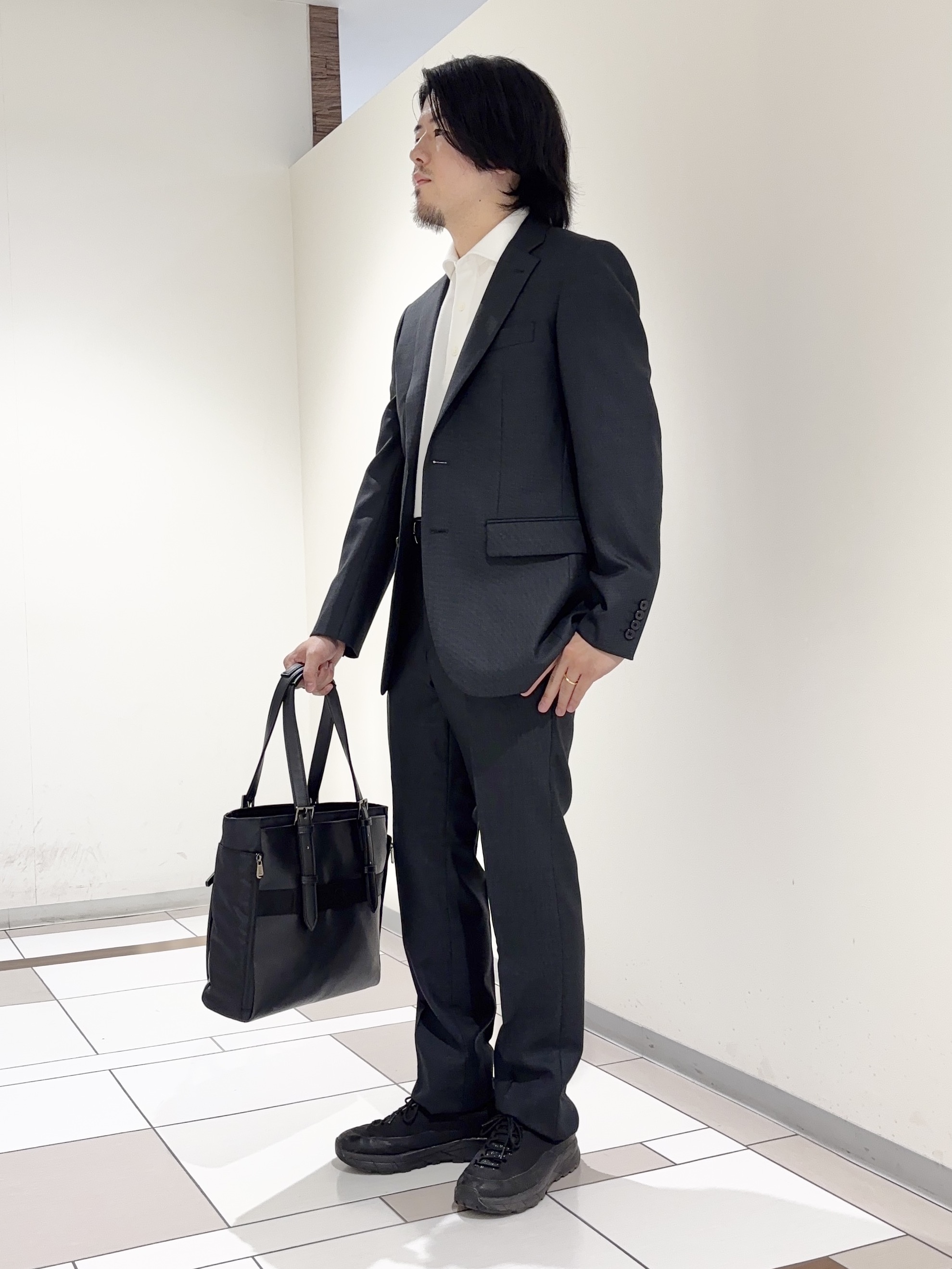 及川さんの「TAKEO KIKUCHI｜シャイニーシャークピンヘッド スーツ/3ピース対応可」を使ったコーディネート