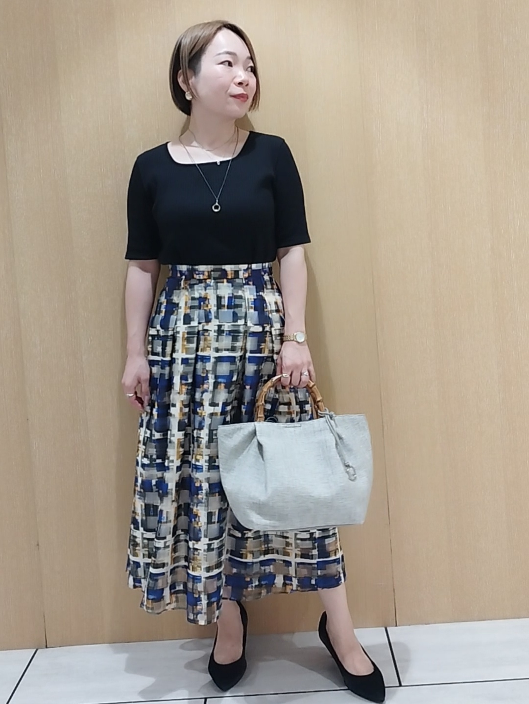 s u g iさんの「UNTITLED｜【二の腕カバー】スクエアネックテレコプルオーバー」を使ったコーディネート