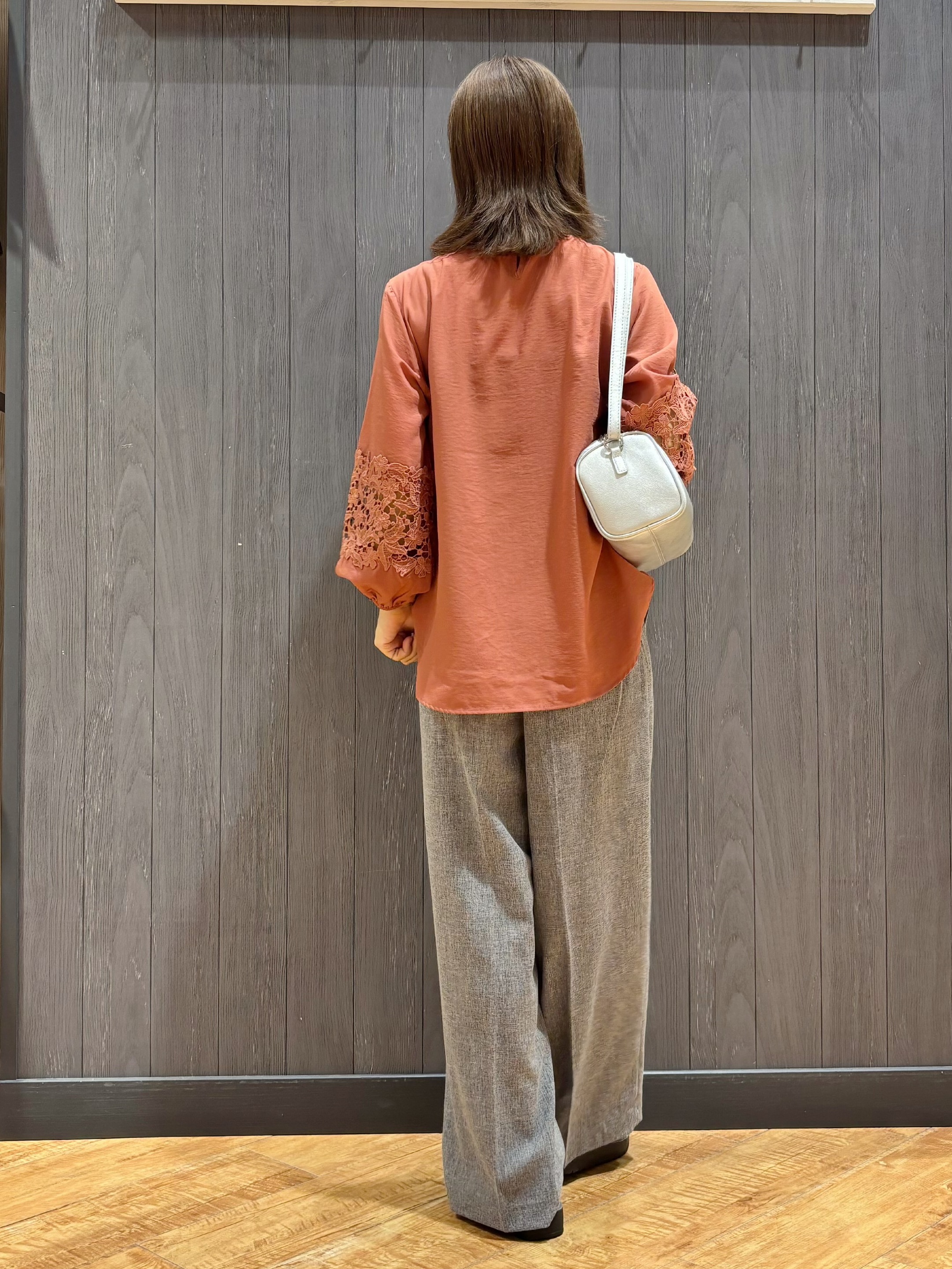 meiさんの「SHOO･LA･RUE｜【洗濯機可/S-LL/洗濯後しわになりにくい】お袖レースデザインブラウス」を使ったコーディネート