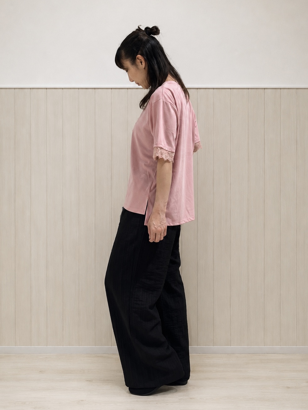 まつみさんの「SHOO･LA･RUE｜【S-LL/洗濯機可】金ボタンがアクセント 5分袖スキッパーブラウス」を使ったコーディネート
