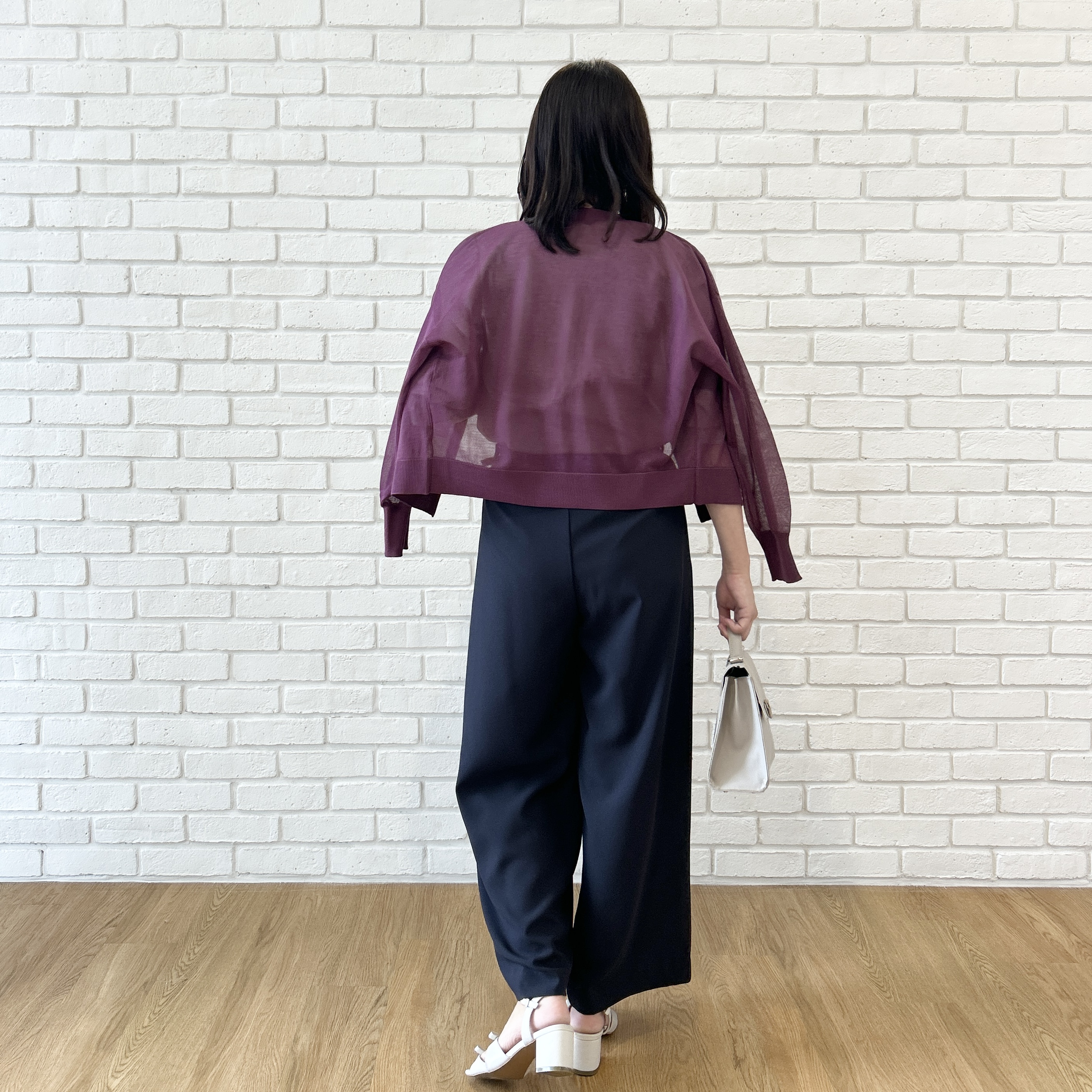 shinoさんの「Couture brooch｜【上品な透け感】ダブルパール調釦 愛されシアーカーディガン」を使ったコーディネート