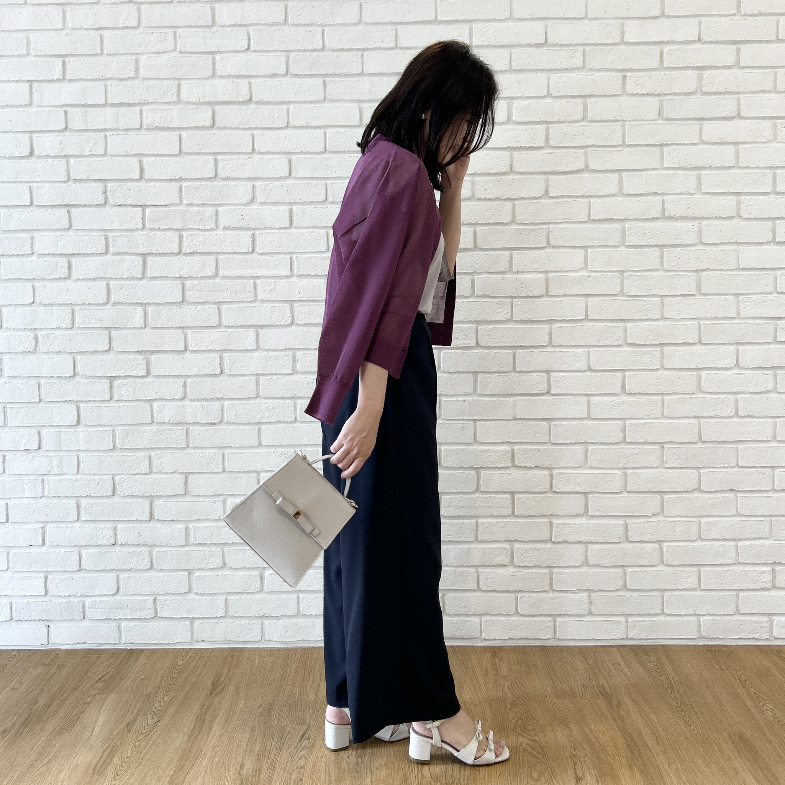 shinoさんの「Couture brooch｜【上品な透け感】ダブルパール調釦 愛されシアーカーディガン」を使ったコーディネート