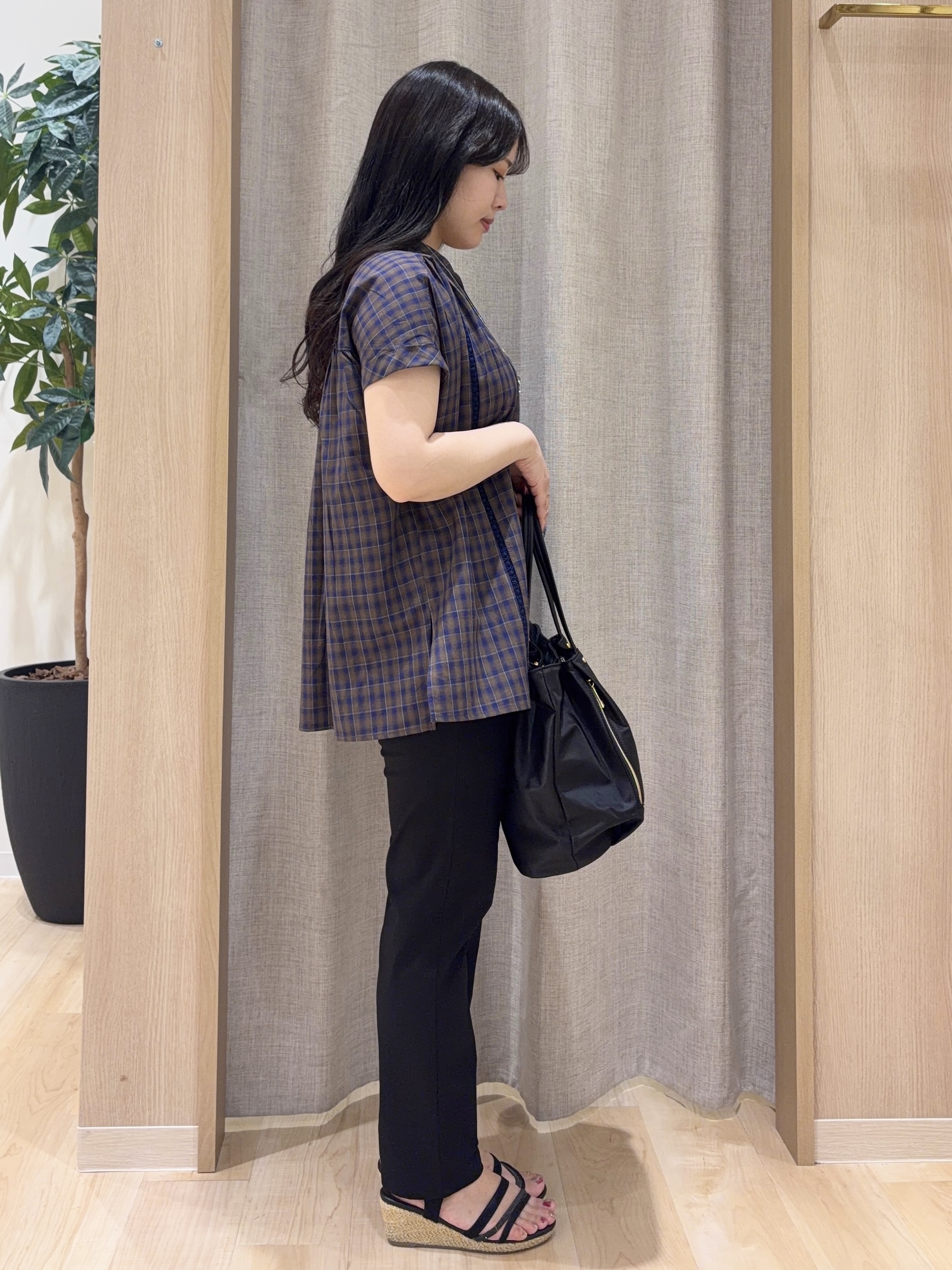 minamiさんの「grove｜【体系カバー◎】レースデザインスキッパーブラウス」を使ったコーディネート