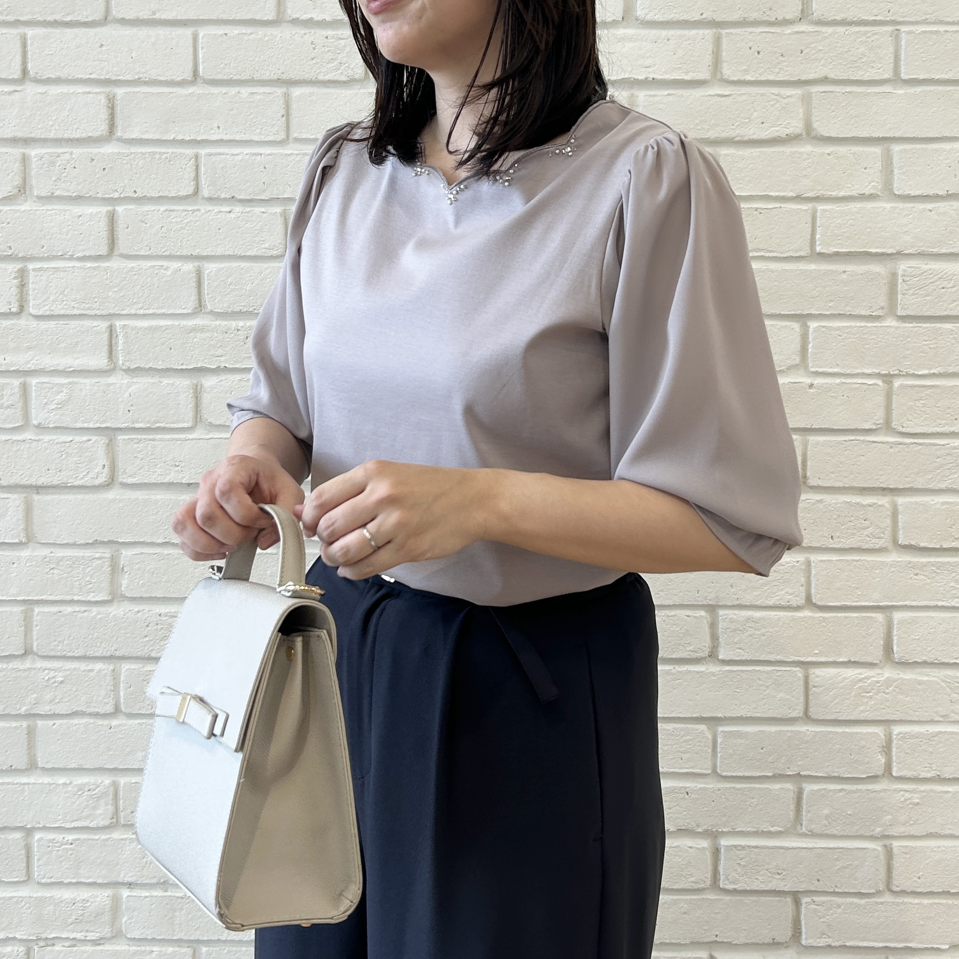 shinoさんの「Couture brooch｜【洗える】タック ワイドパンツ」を使ったコーディネート