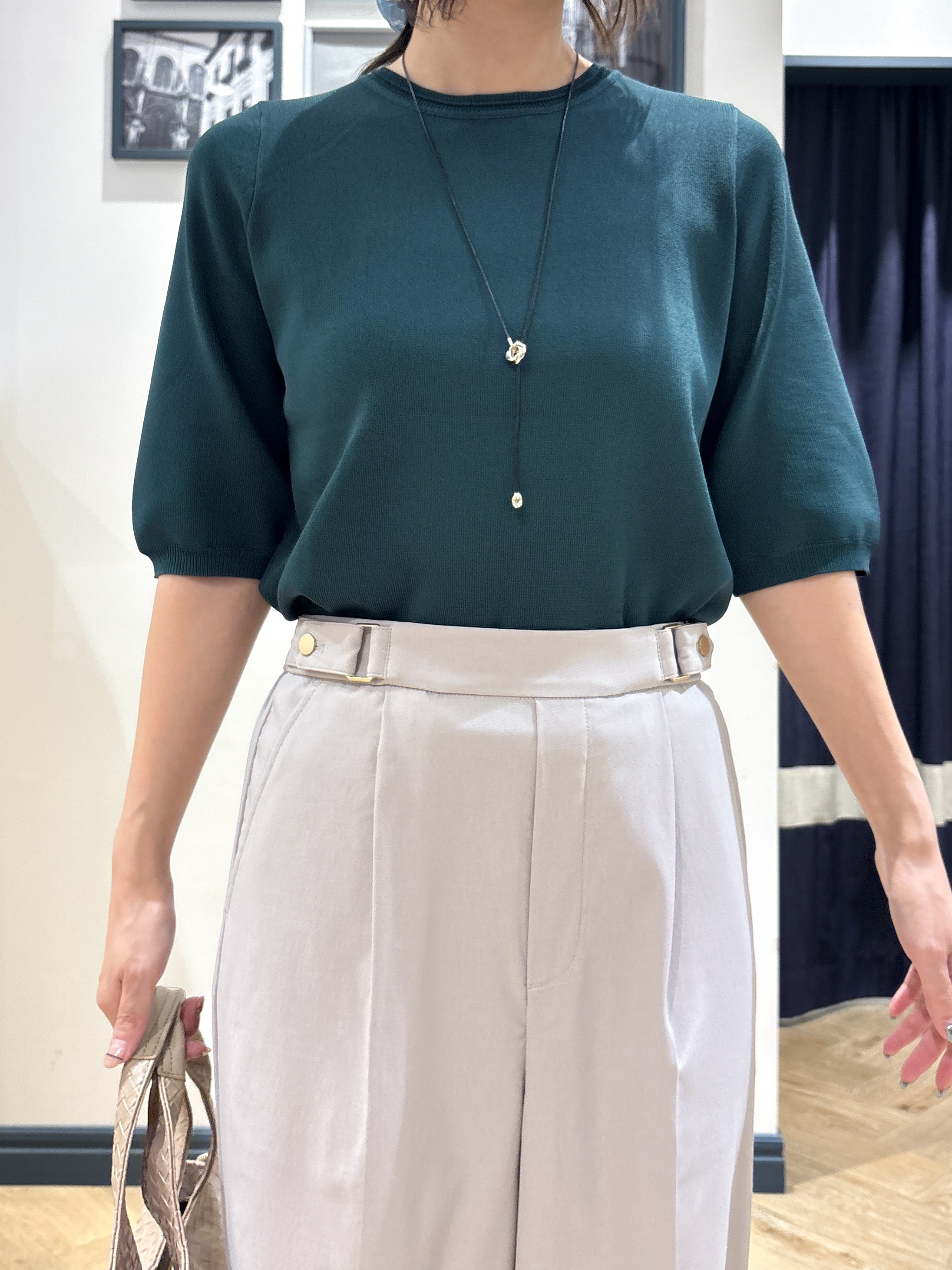 ayakaさんの「grove｜暑い季節もきれいが続く！センタープレスが取れにくい、ハイパーストレッチワイドパンツ」を使ったコーディネート