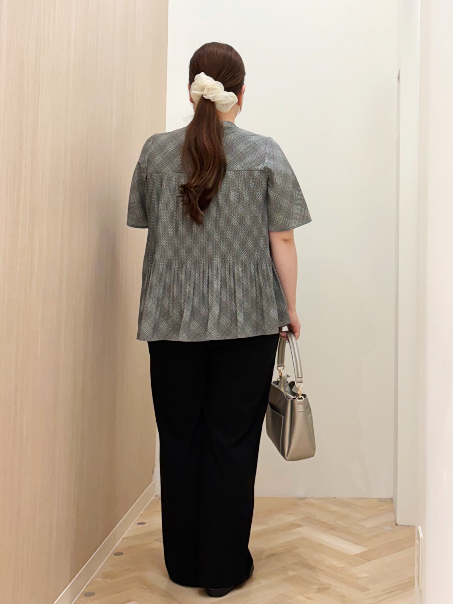 akariさんの「grove｜【体系カバー◎】大人フェミニン消しプリーツブラウス」を使ったコーディネート