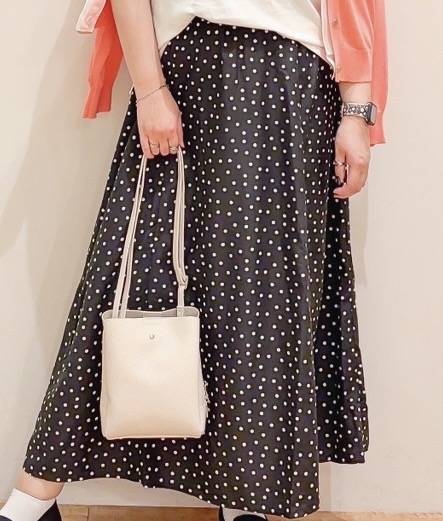 naoさんの「SHOO･LA･RUE｜【洗濯機可/S-LL】配色シフォン襟でサマ見え 上品シアーカーディガン」を使ったコーディネート
