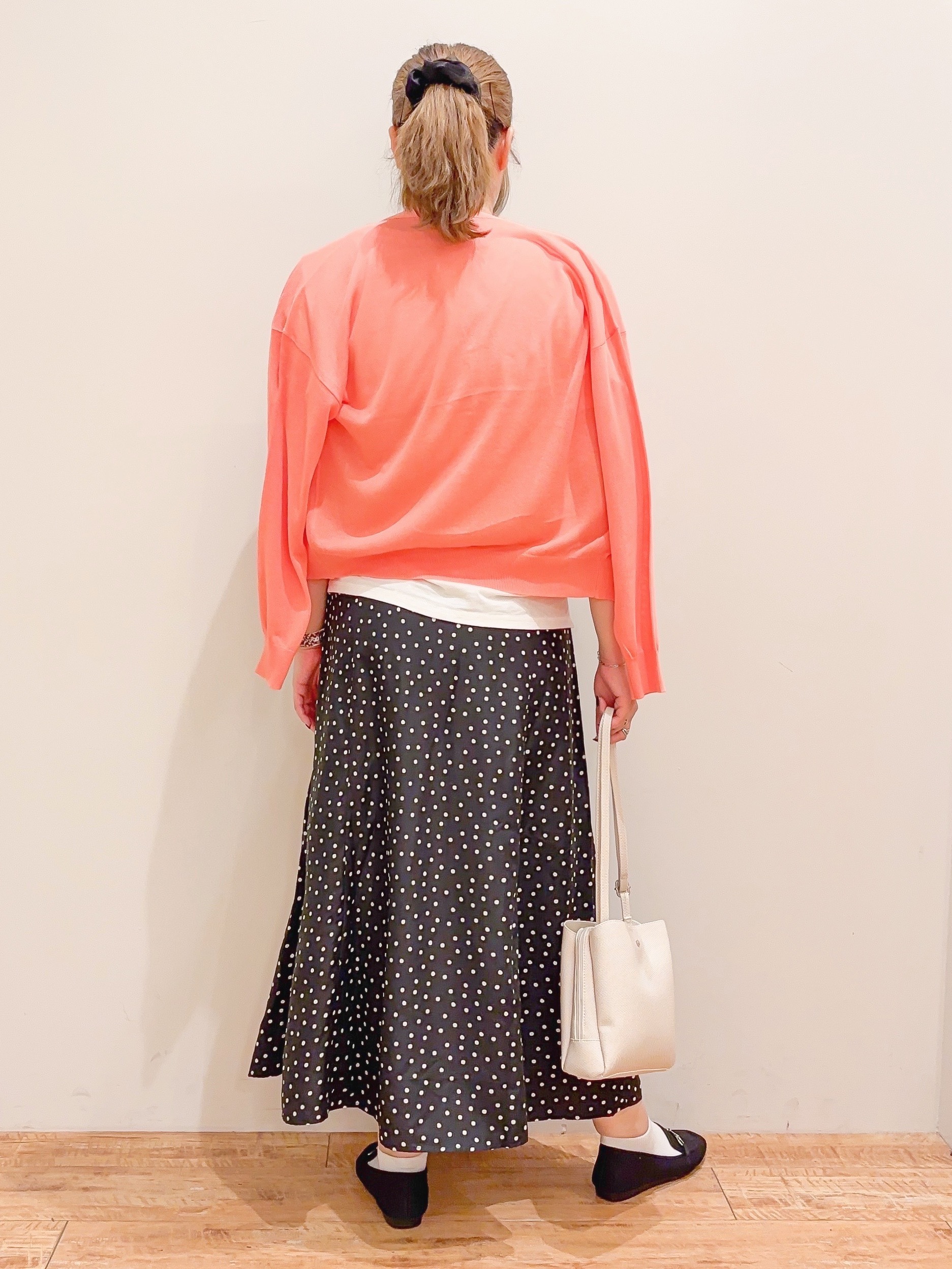 naoさんの「SHOO･LA･RUE｜【洗濯機可/S-LL】配色シフォン襟でサマ見え 上品シアーカーディガン」を使ったコーディネート