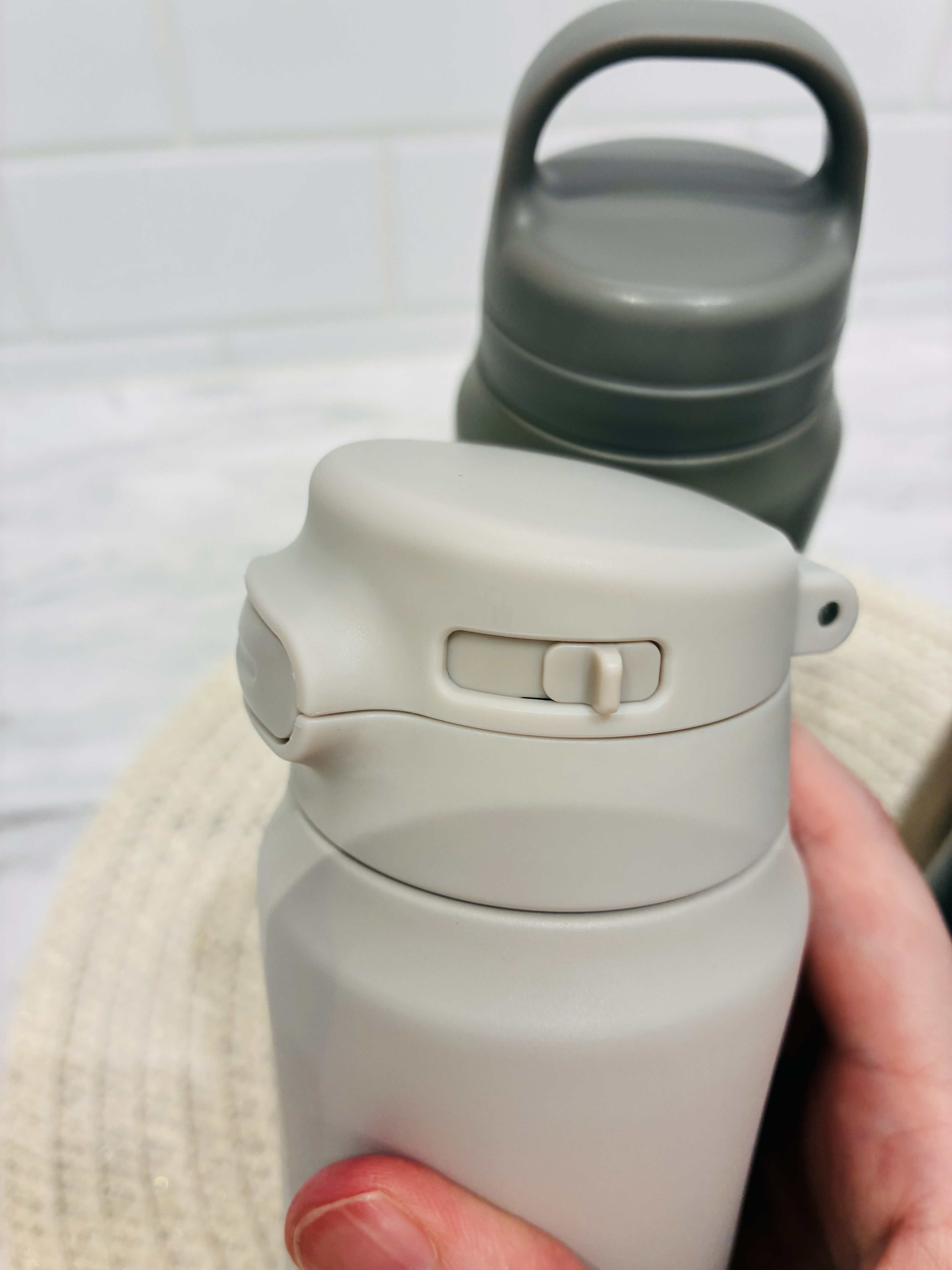 もかさんの「212 KITCHEN STORE｜holms ホルムス ハンドル付きボトル 450 GY」を使ったコーディネート
