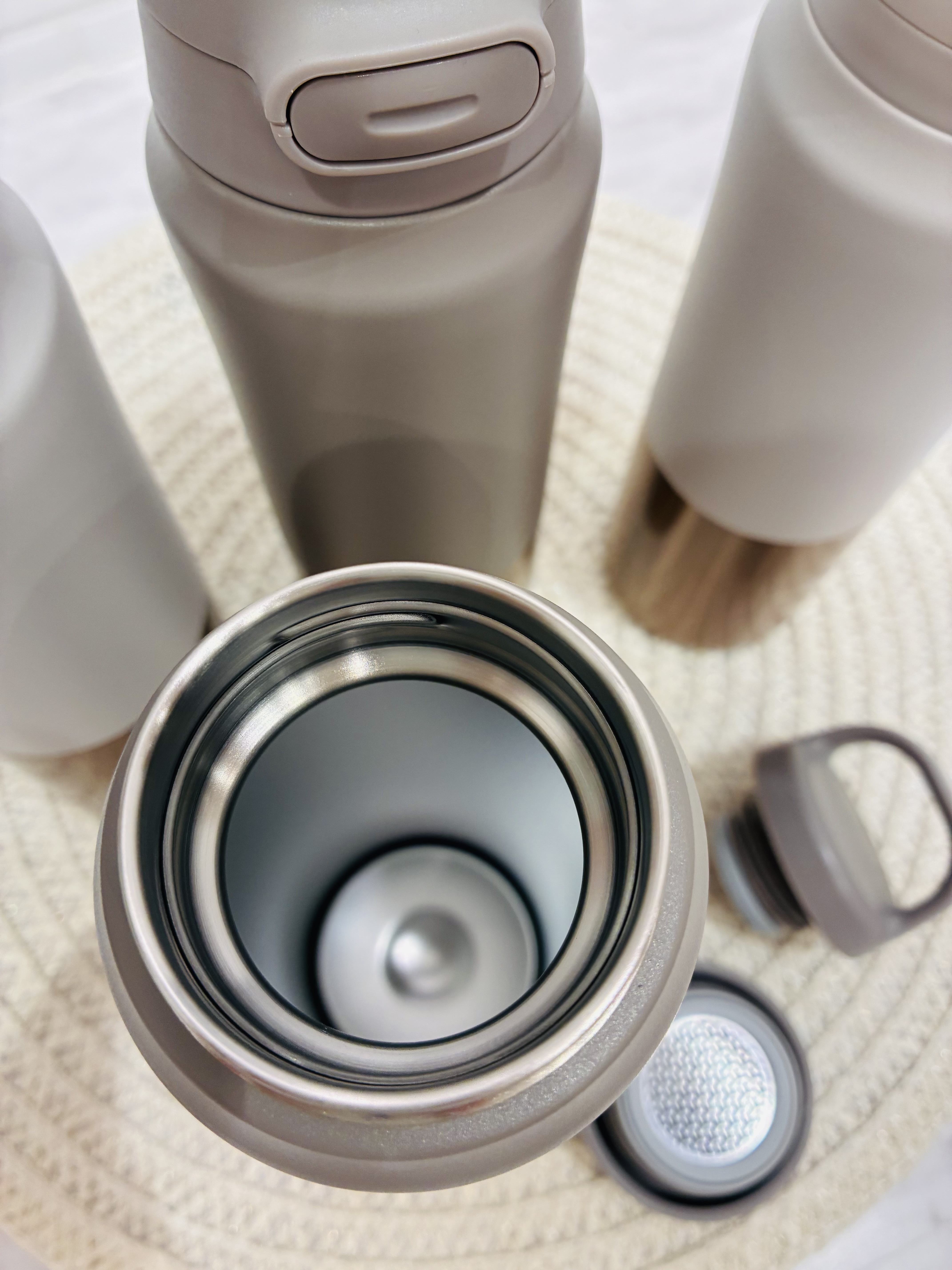 もかさんの「212 KITCHEN STORE｜holms ホルムス ハンドル付きボトル 450 GY」を使ったコーディネート