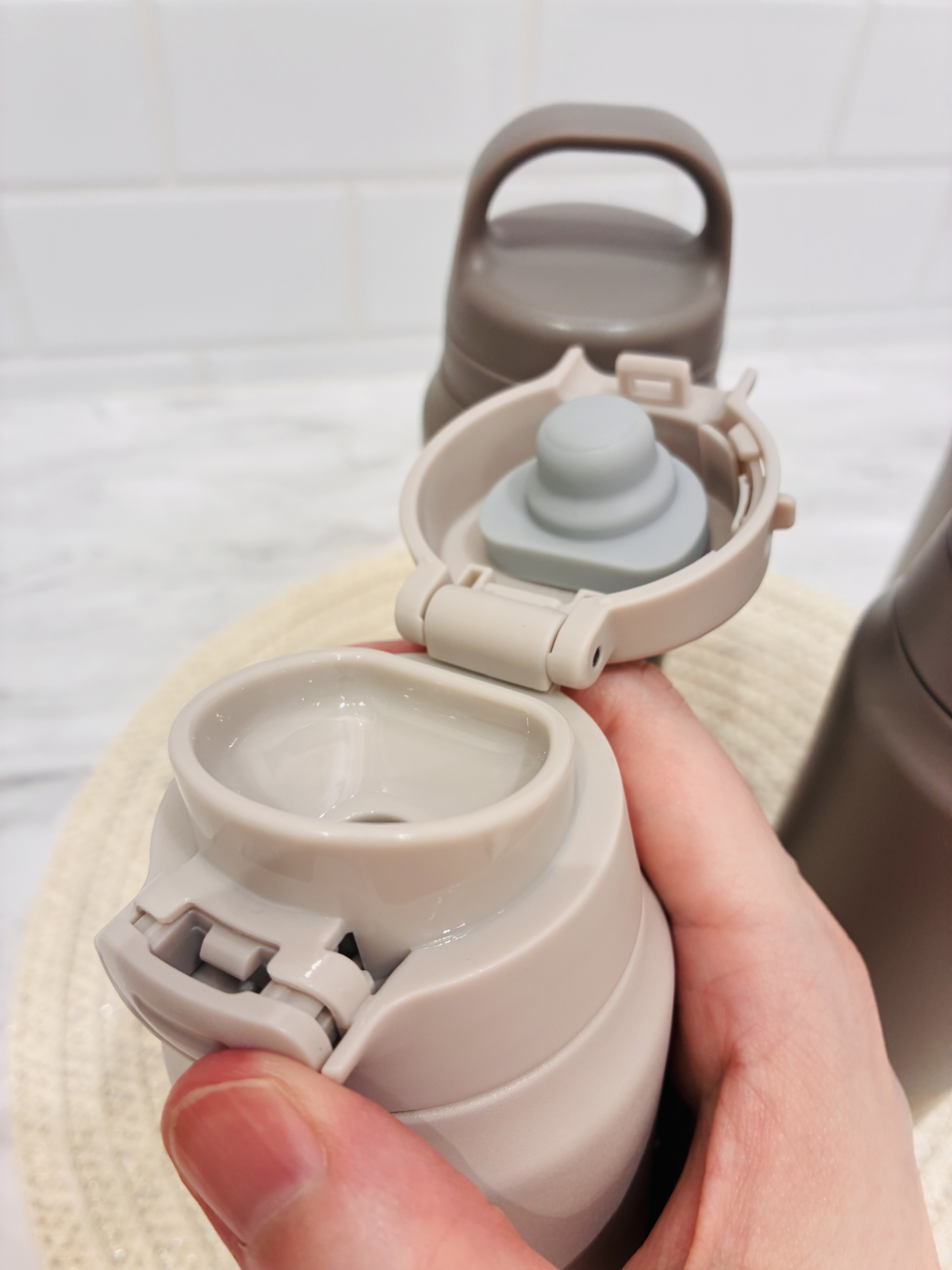 もかさんの「212 KITCHEN STORE｜holms ホルムス ハンドル付きボトル 450 GY」を使ったコーディネート
