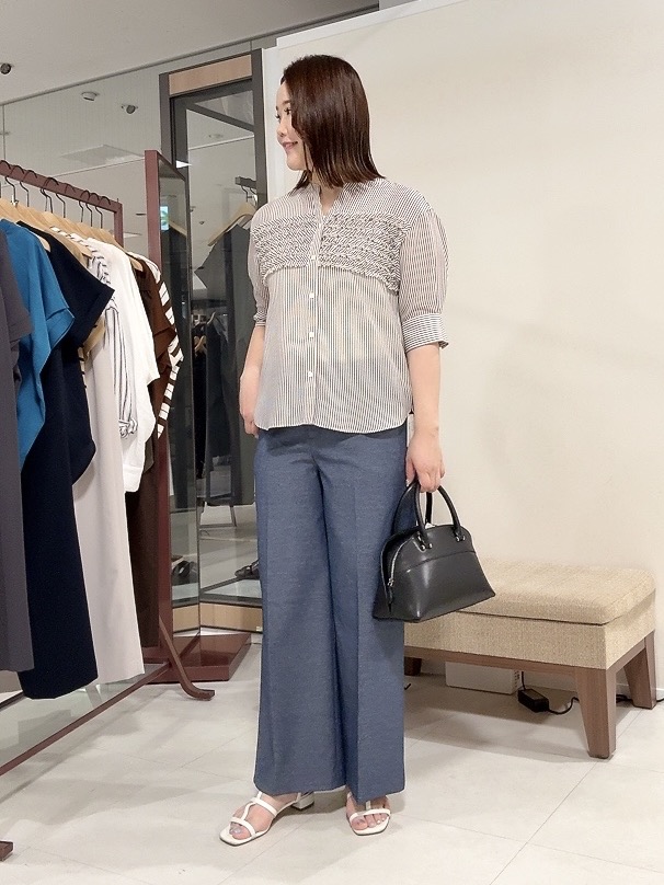 YUIさんの「UNTITLED｜【接触冷感/通気性/洗える】フロントフリルブラウス」を使ったコーディネート