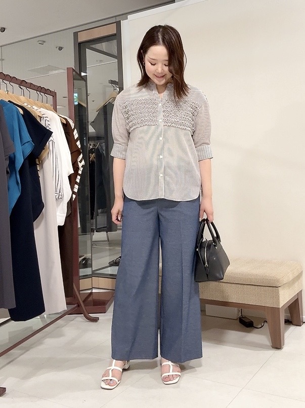 YUIさんの「UNTITLED｜【接触冷感/通気性/洗える】フロントフリルブラウス」を使ったコーディネート