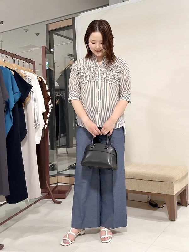 YUIさんの「UNTITLED｜【接触冷感/通気性/洗える】フロントフリルブラウス」を使ったコーディネート