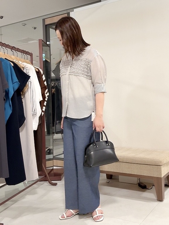 YUIさんの「UNTITLED｜【接触冷感/通気性/洗える】フロントフリルブラウス」を使ったコーディネート