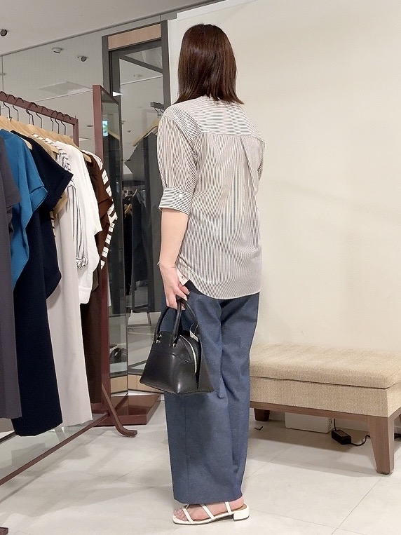 YUIさんの「UNTITLED｜【接触冷感/通気性/洗える】フロントフリルブラウス」を使ったコーディネート