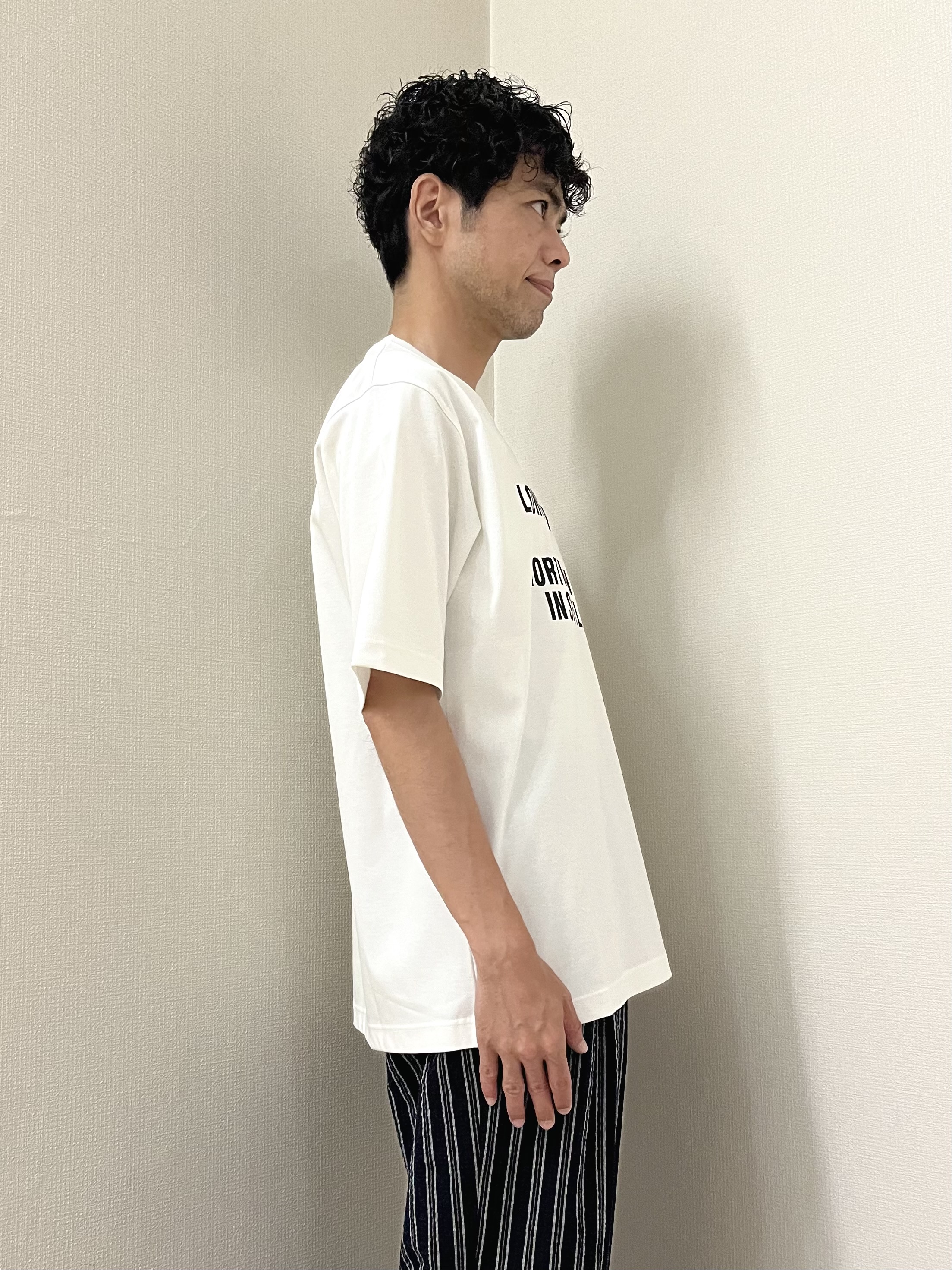 URAさんの「TAKEO KIKUCHI｜【BOWLER HAT LABEL】アイスクリアコットン バッククロスピストル 半袖Tシャツ」を使ったコーディネート