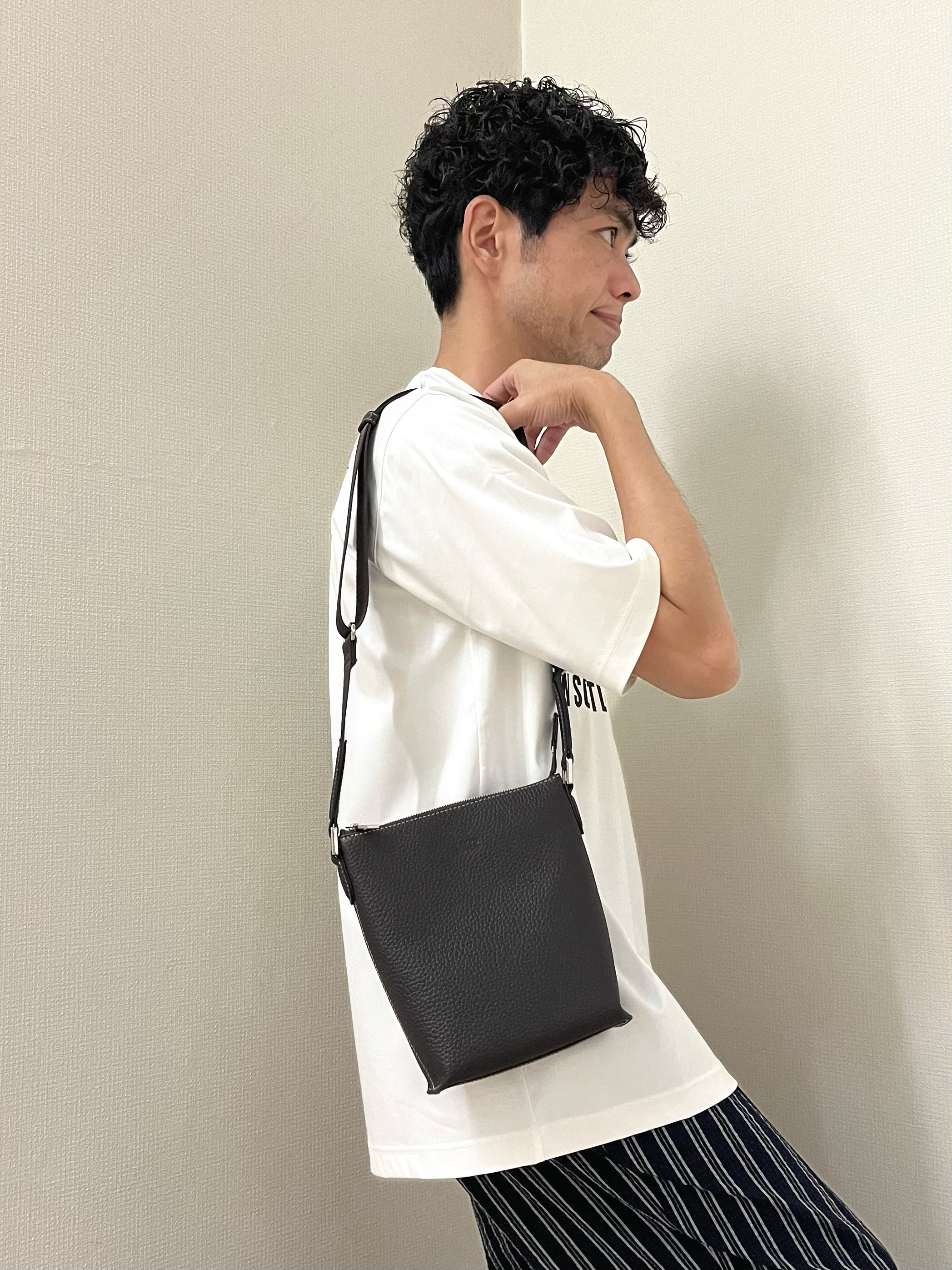 URAさんの「TAKEO KIKUCHI｜【BOWLER HAT LABEL】アイスクリアコットン バッククロスピストル 半袖Tシャツ」を使ったコーディネート